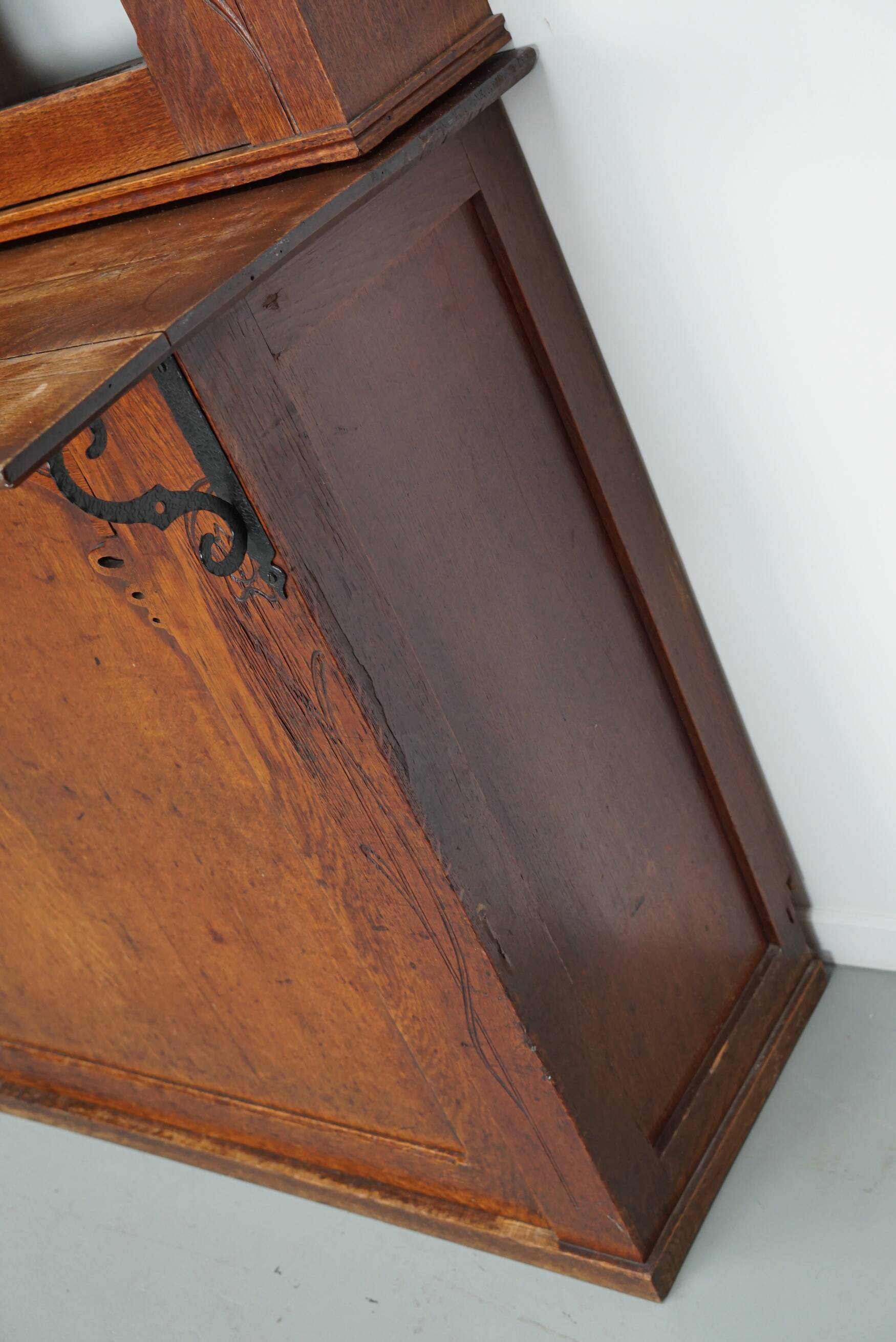 Paire d'armoires / vitrines d'apothicaire en chêne hollandais antiques Art Nouveau vers 1904