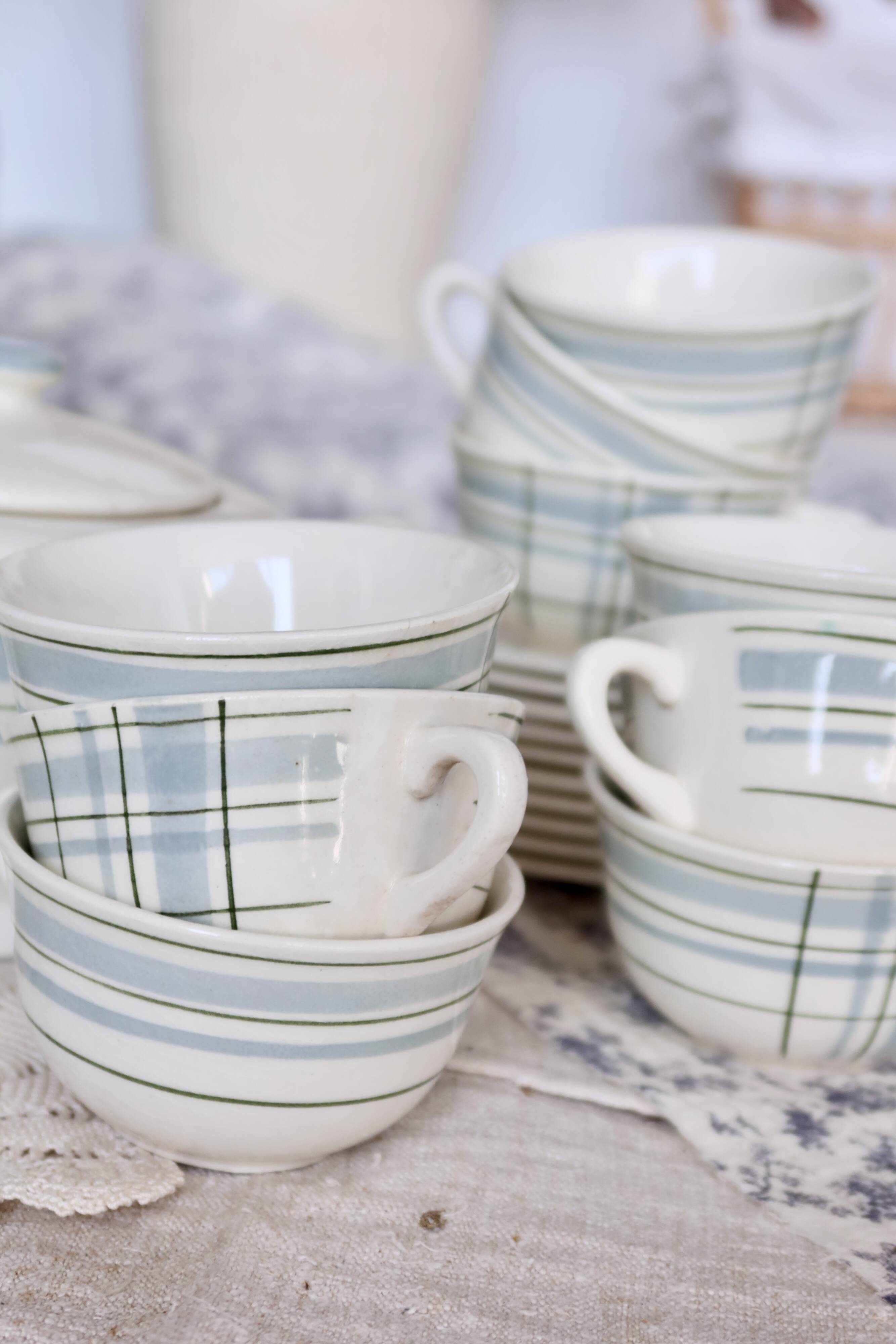 Vintage 10-person coffee set with Salins earthenware and geometric design