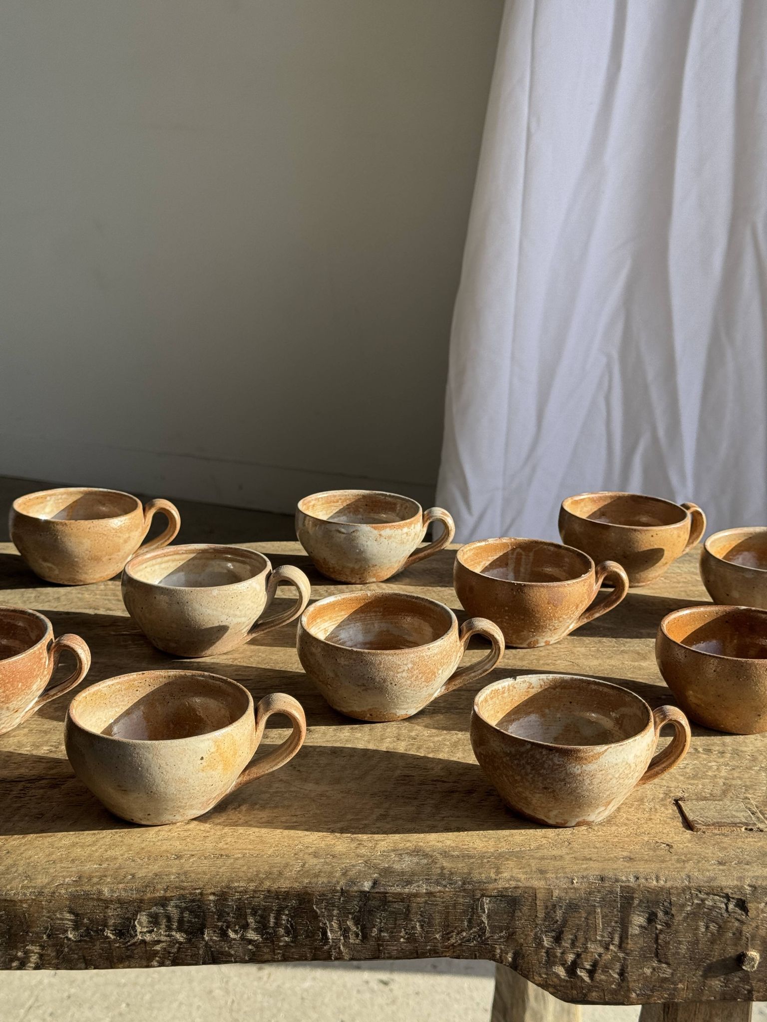 11 tasses à café vintage en grès mat brut