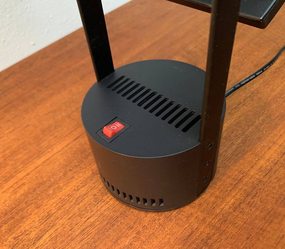 Postmodern Italian Tizio table lamp by Richard Sapper for Artemide, 1970s.