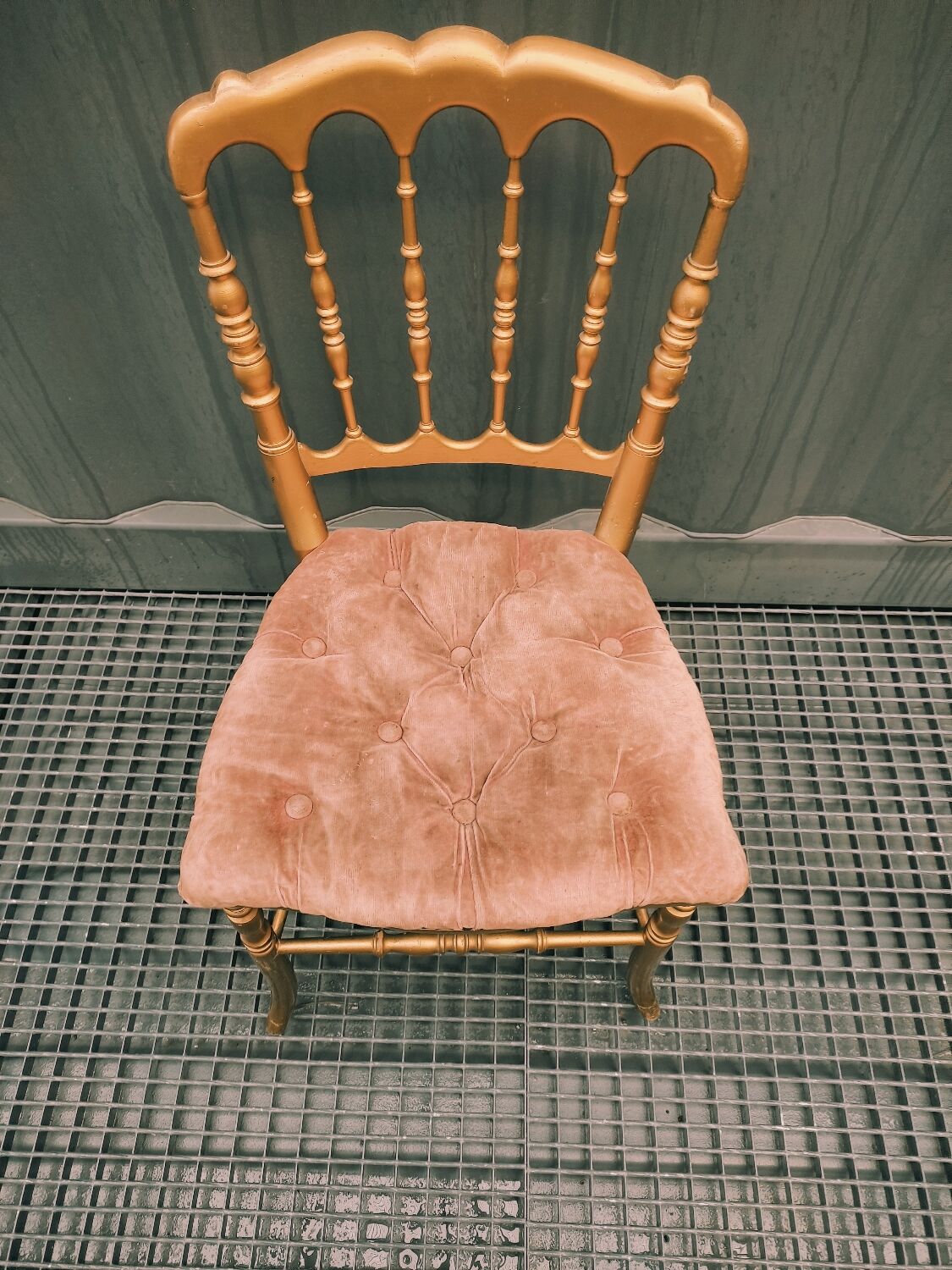 Chiavari chair in gilded wood