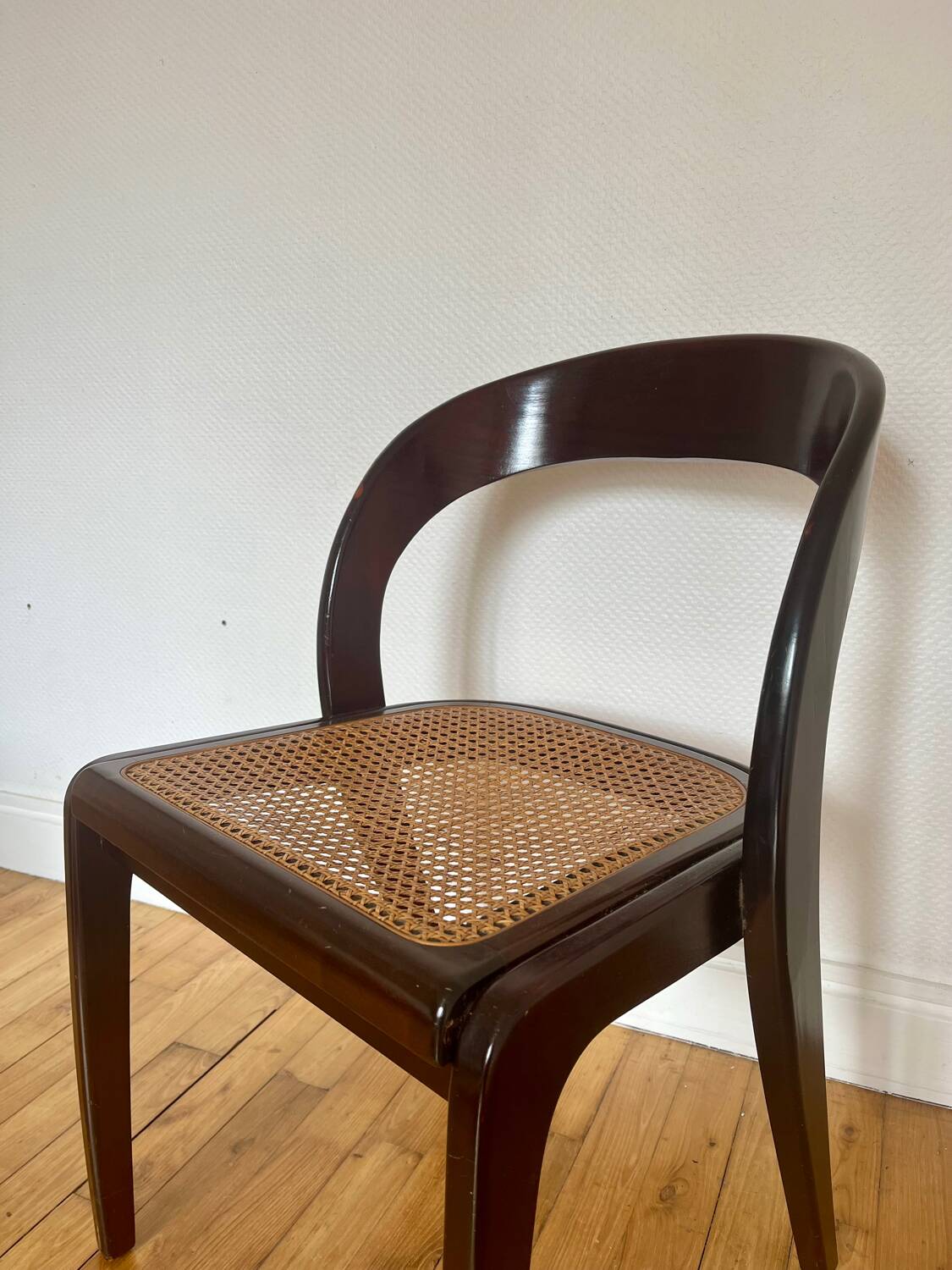 Chaise gondole cannée Baumann