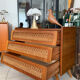 Commode en bois et rotin vintage pieds compas