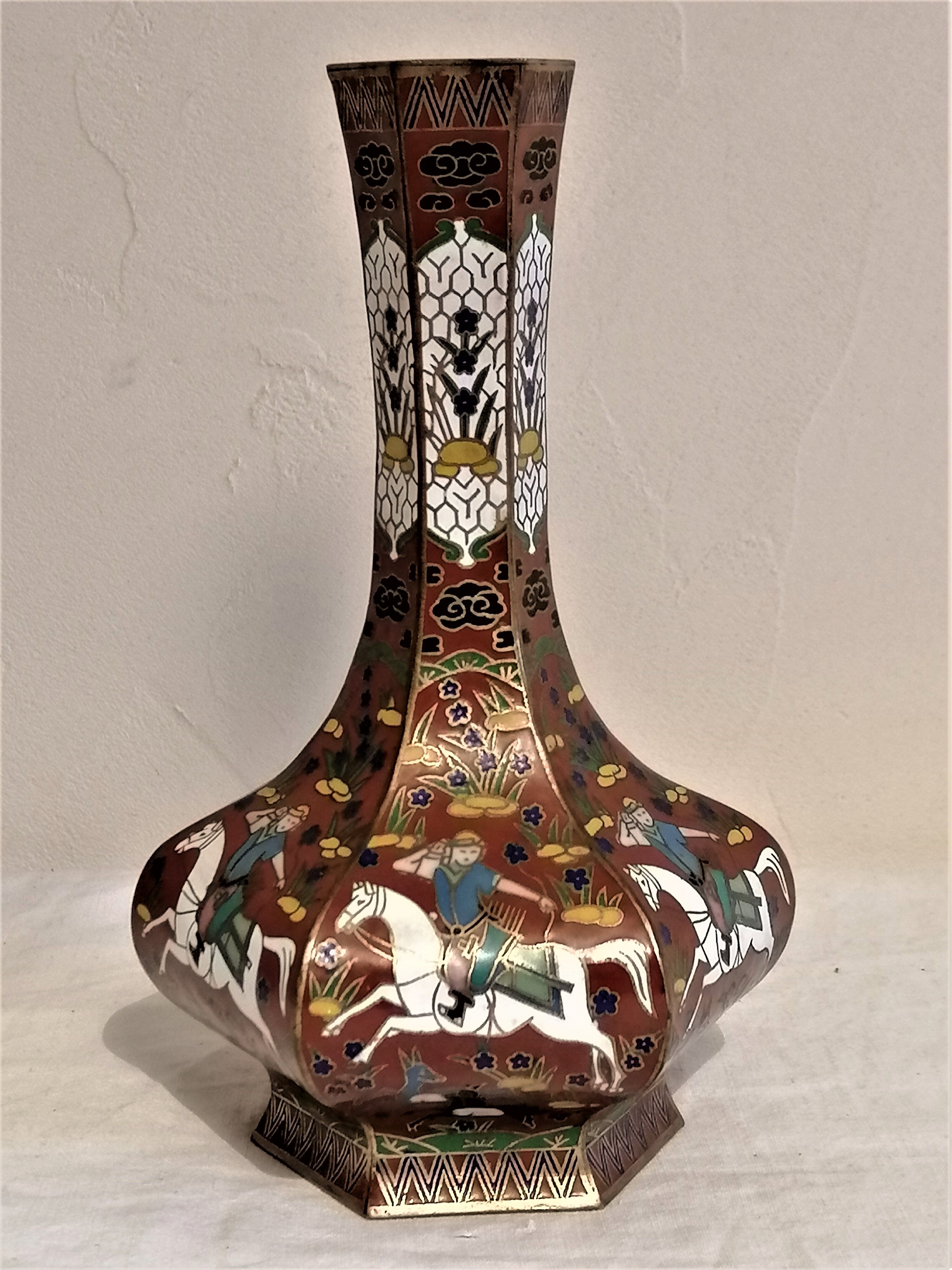 Partitioned Asian vase with Persian decoration. Vintage.