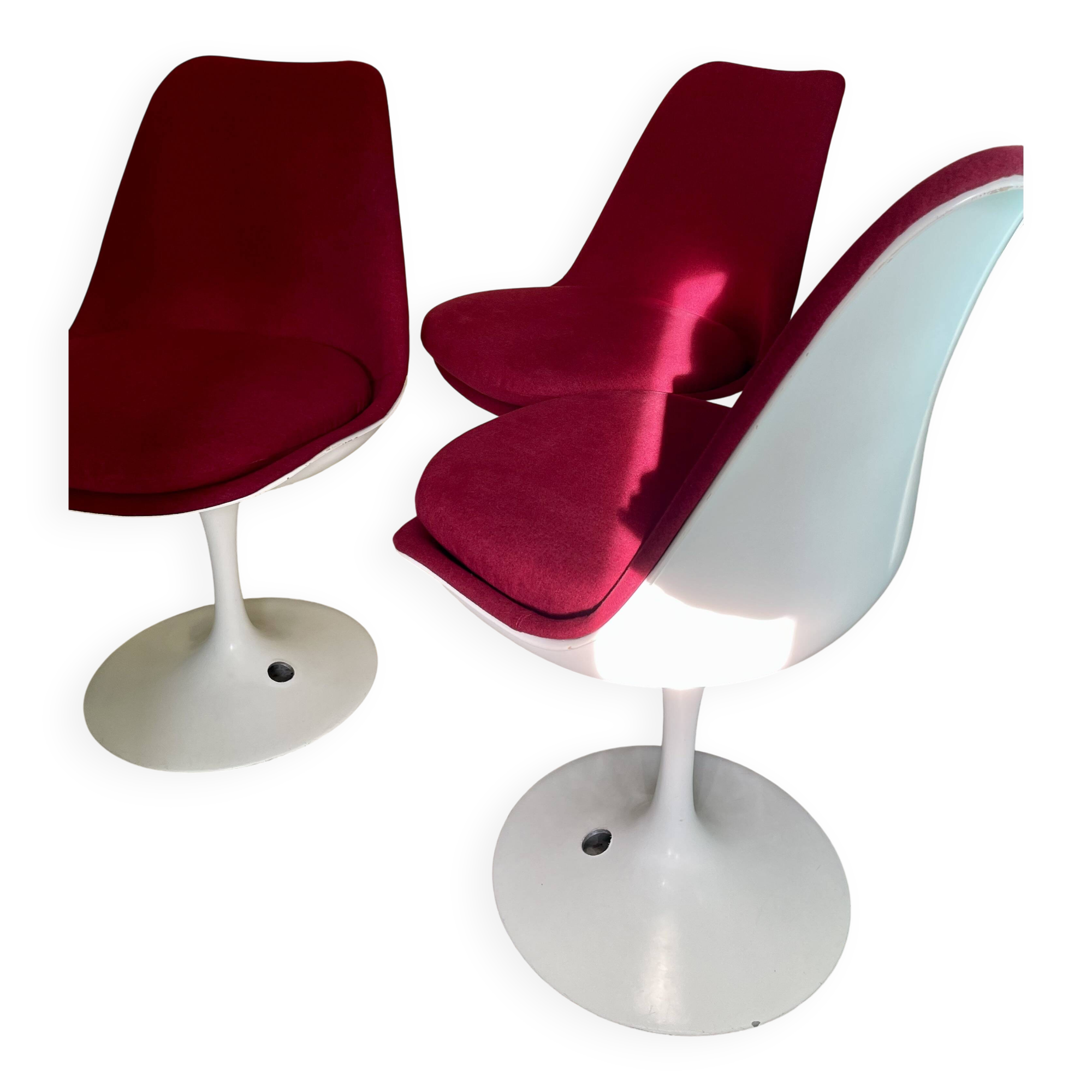 2 Saarinen tulip chairs by Knoll