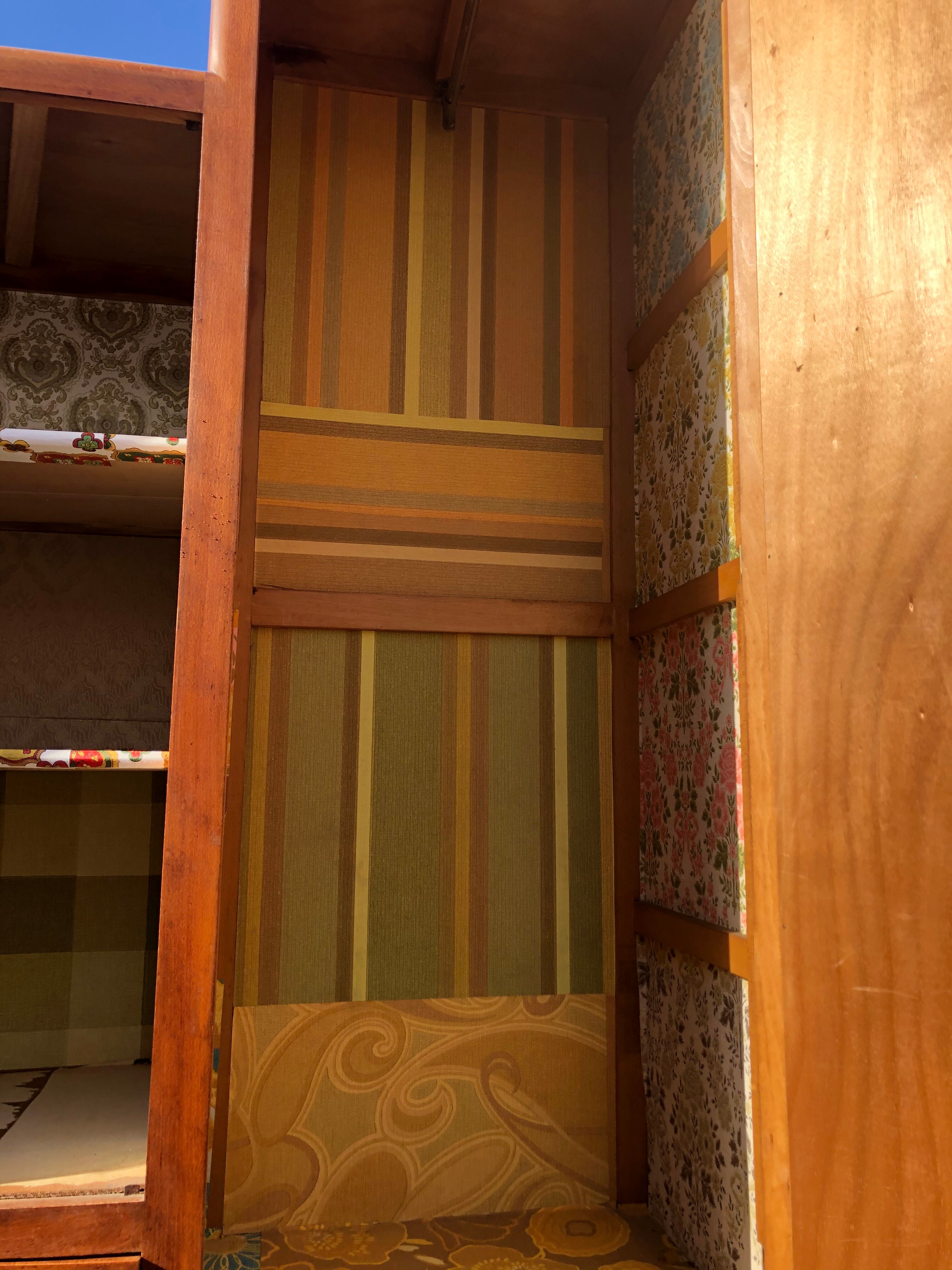 Asymmetrical cabinet