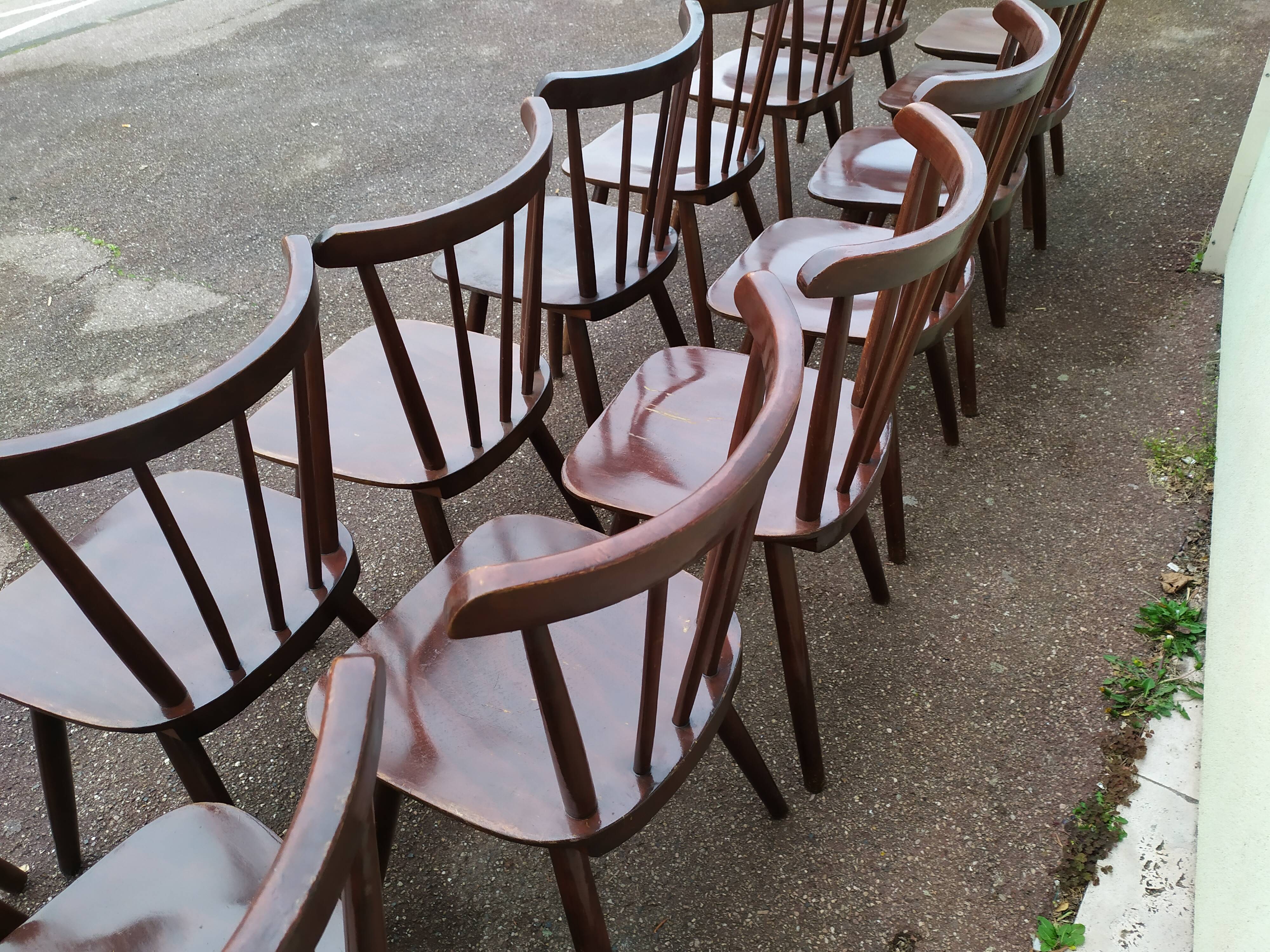 Lot de 20 chaises de bistrot bois - vintage