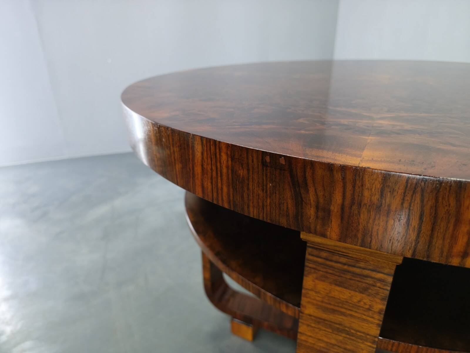 Table basse en placage de noyer Art Déco, Tchécoslovaquie, années 1930
