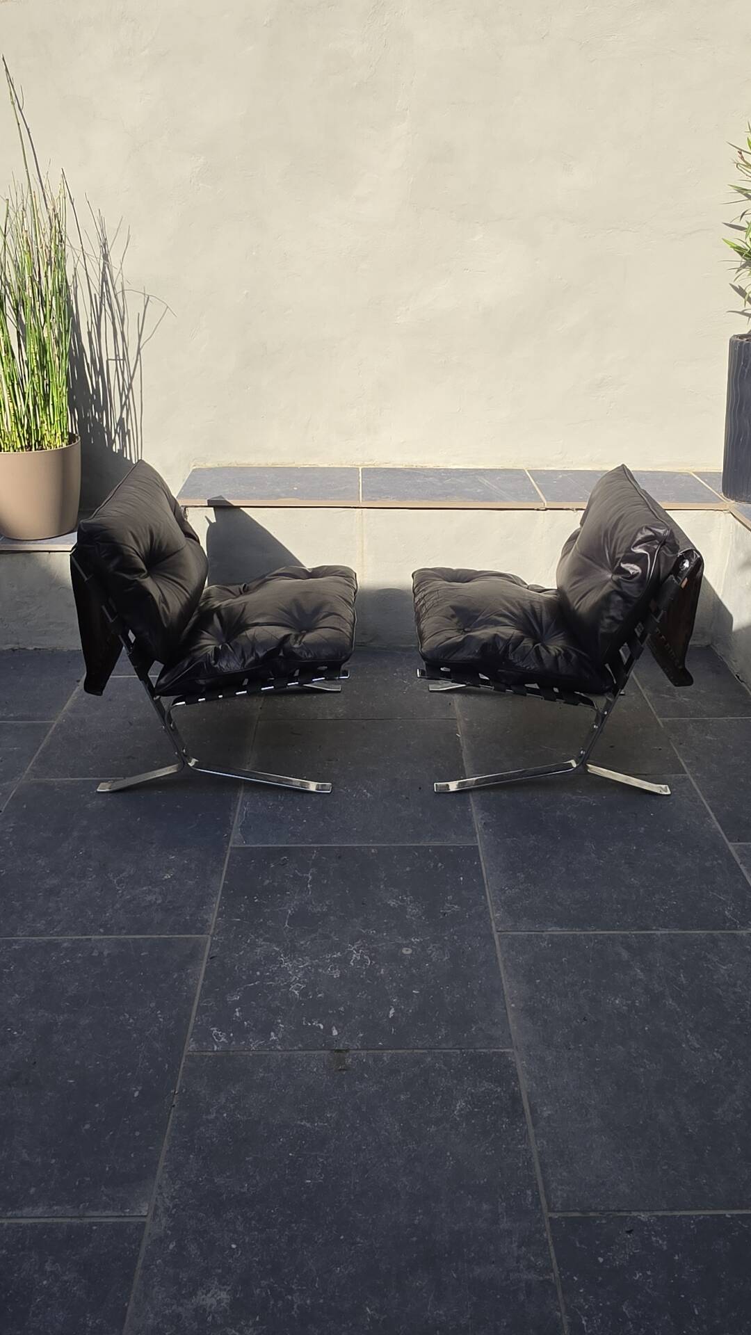 Pair of leather armchairs "Joker" by Olivier Mourgue for Aireborne 1964