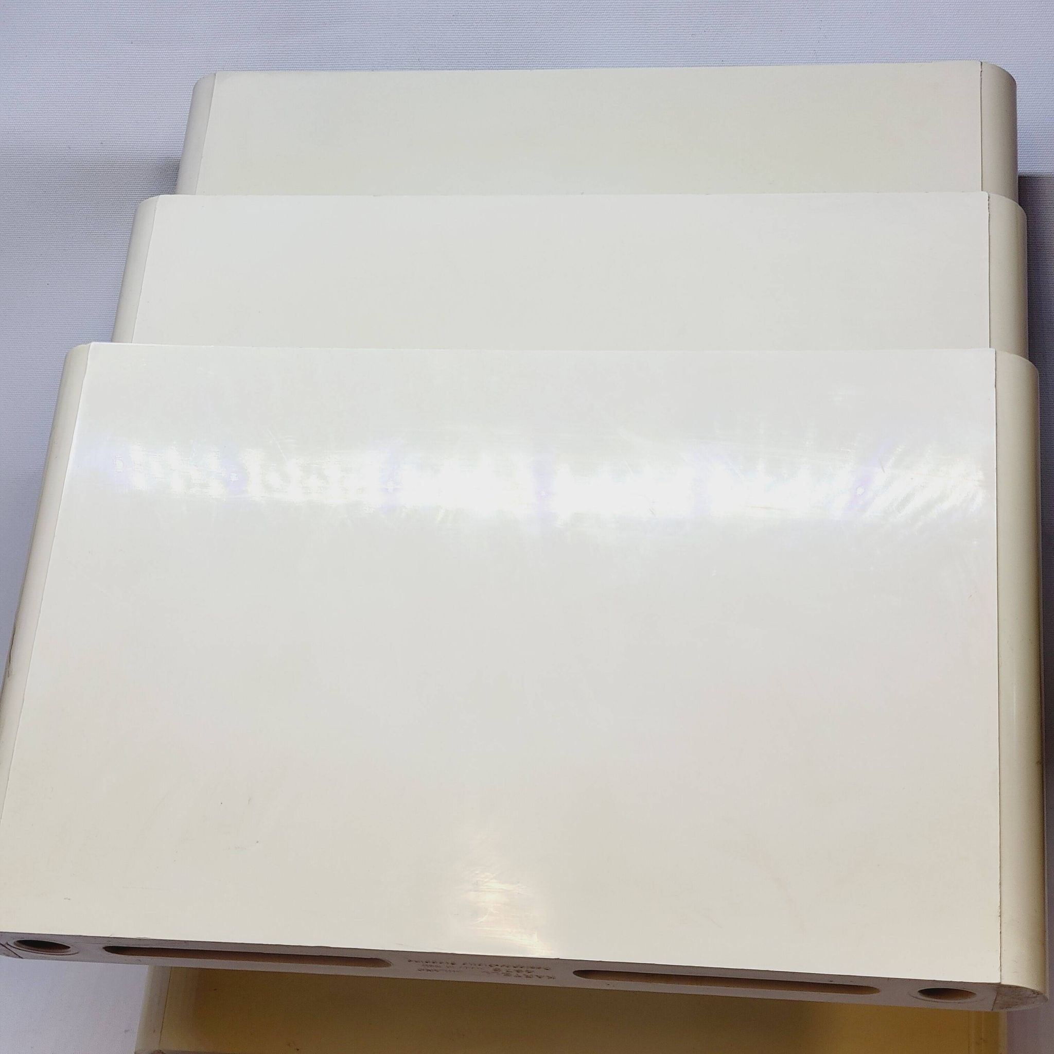 Kartell Vintage 4675 Magazine Rack Design by Giotto Stoppino in Plastic C