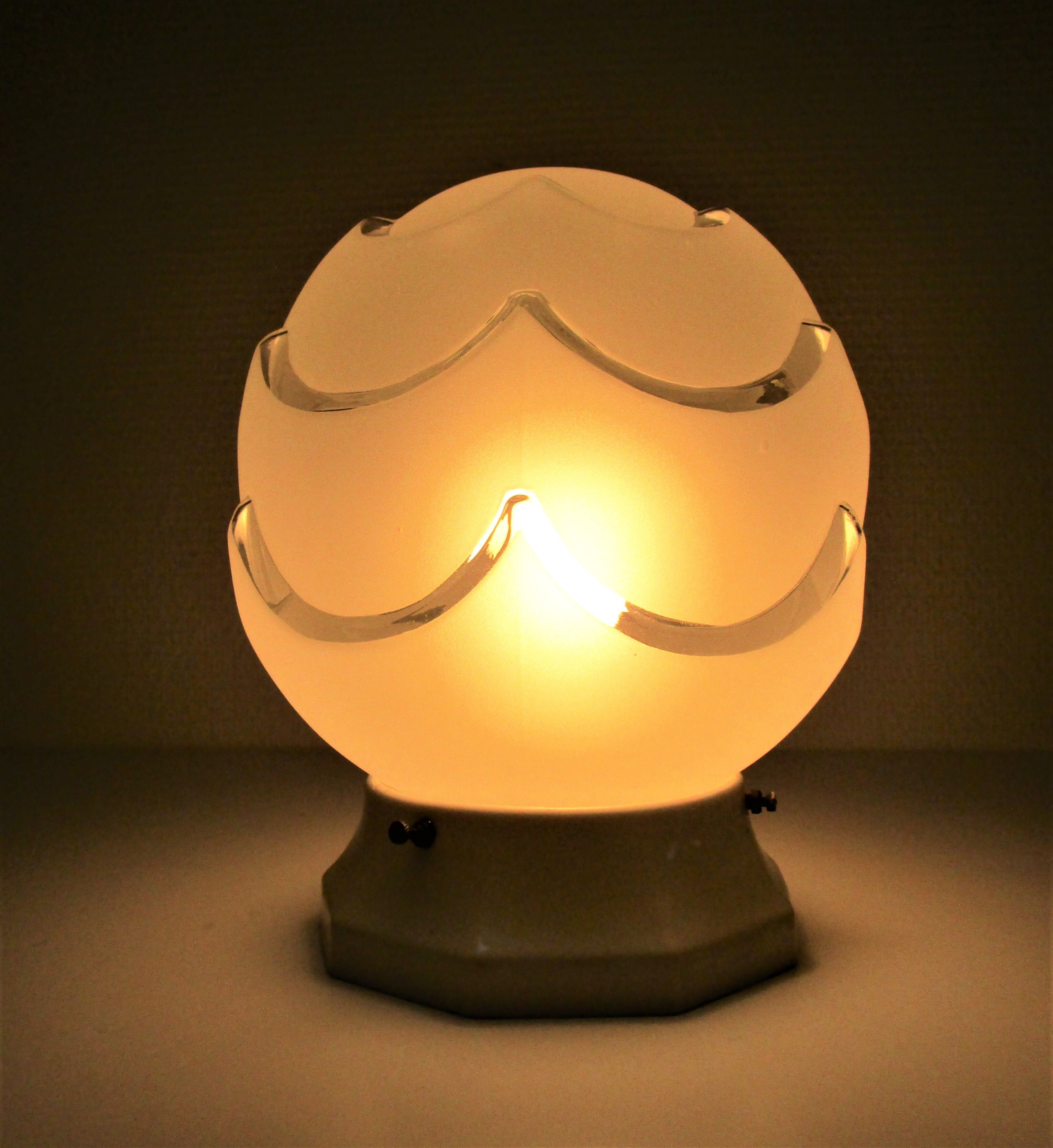 Porcelain ball lamp and art deco style glass