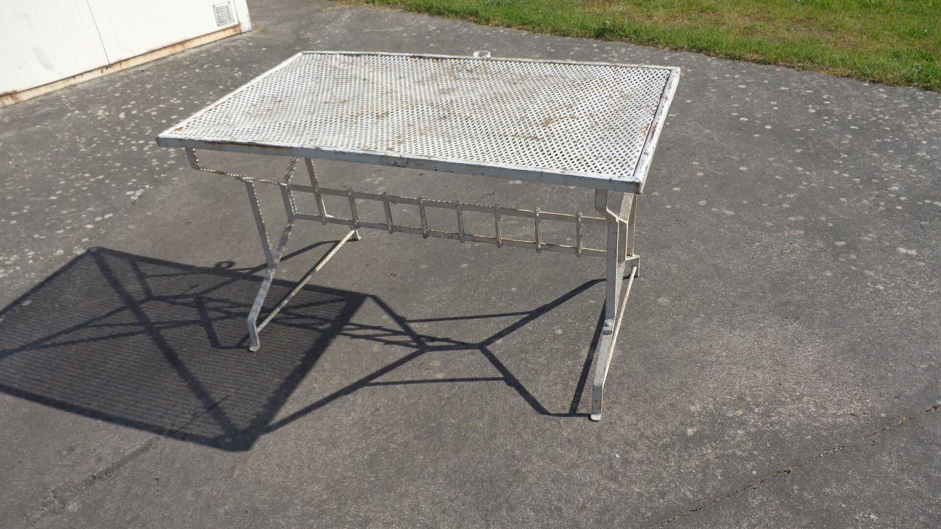 Table de jardin des années 30 en métal