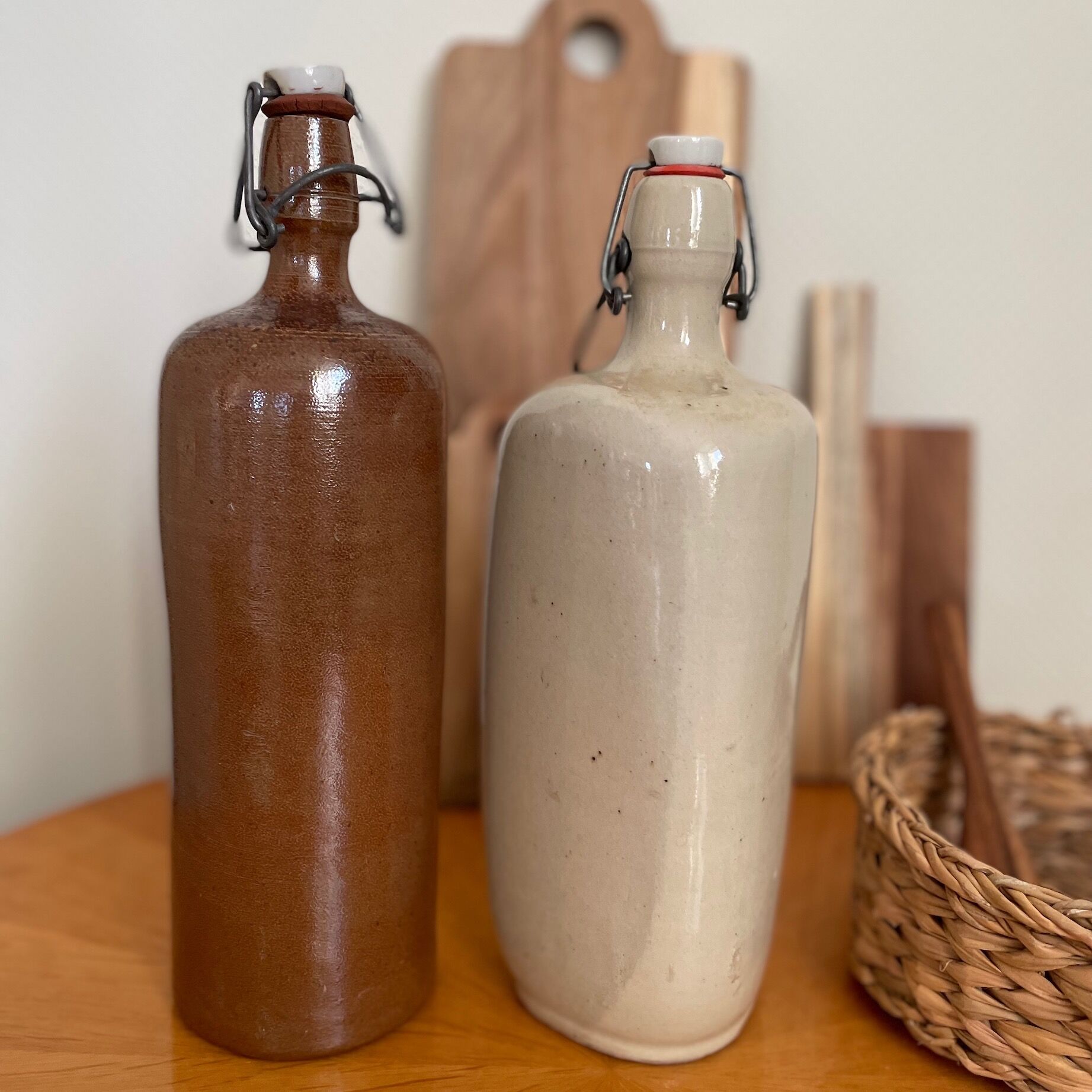 Bouteille en grès marron vintage
