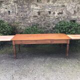 Table de ferme ancienne de style Louis Philippe en cerisier massif avec ses 2 allonges.
