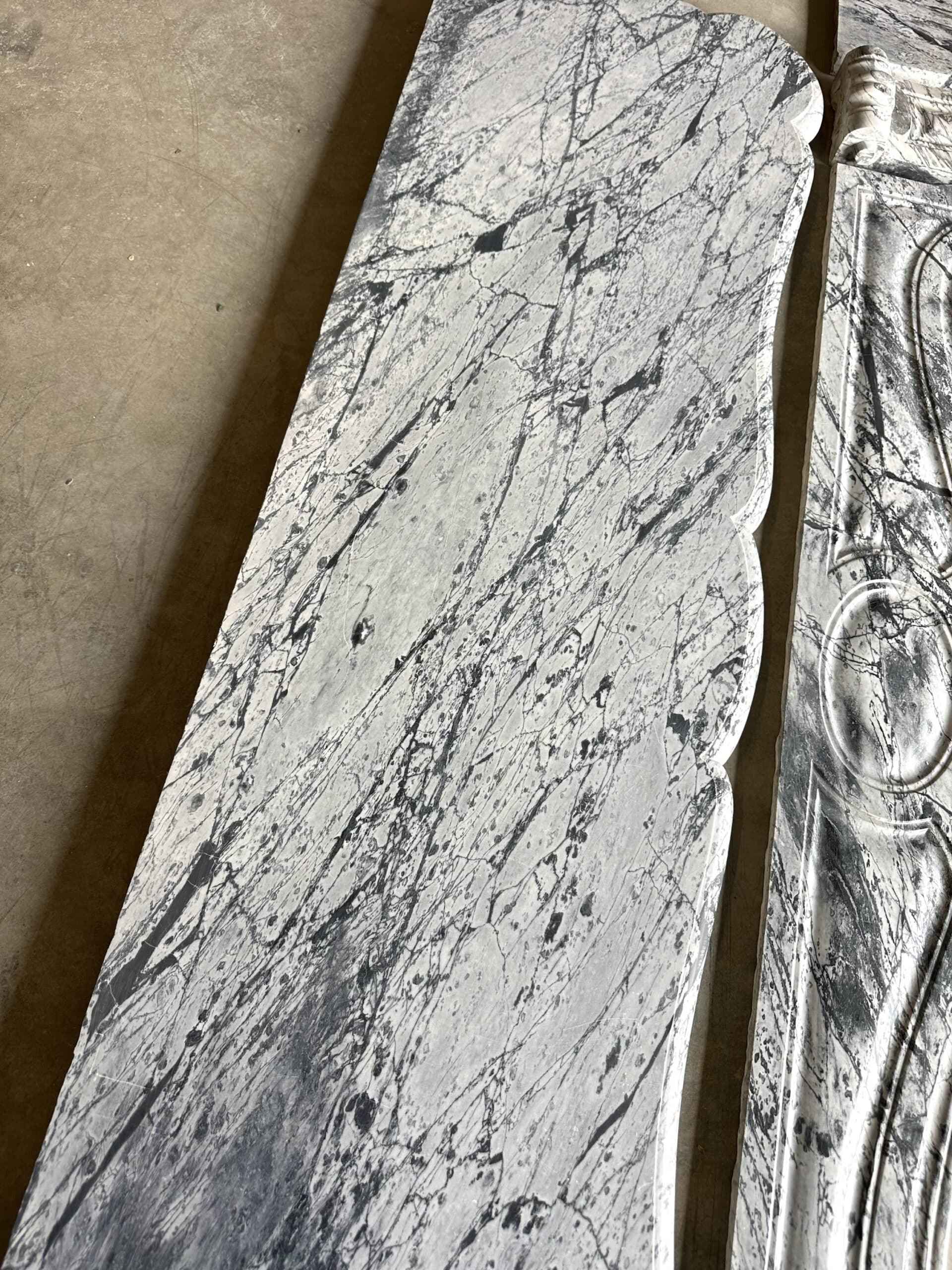 Pompadour fireplace in Louis XV style from around 1880 in blue floral marble.