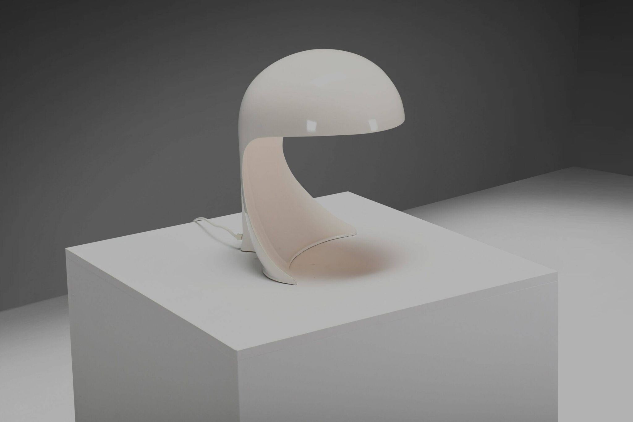 Metal 'Dania' table lamp by Dario Tognon and Studio Celli for Artemide