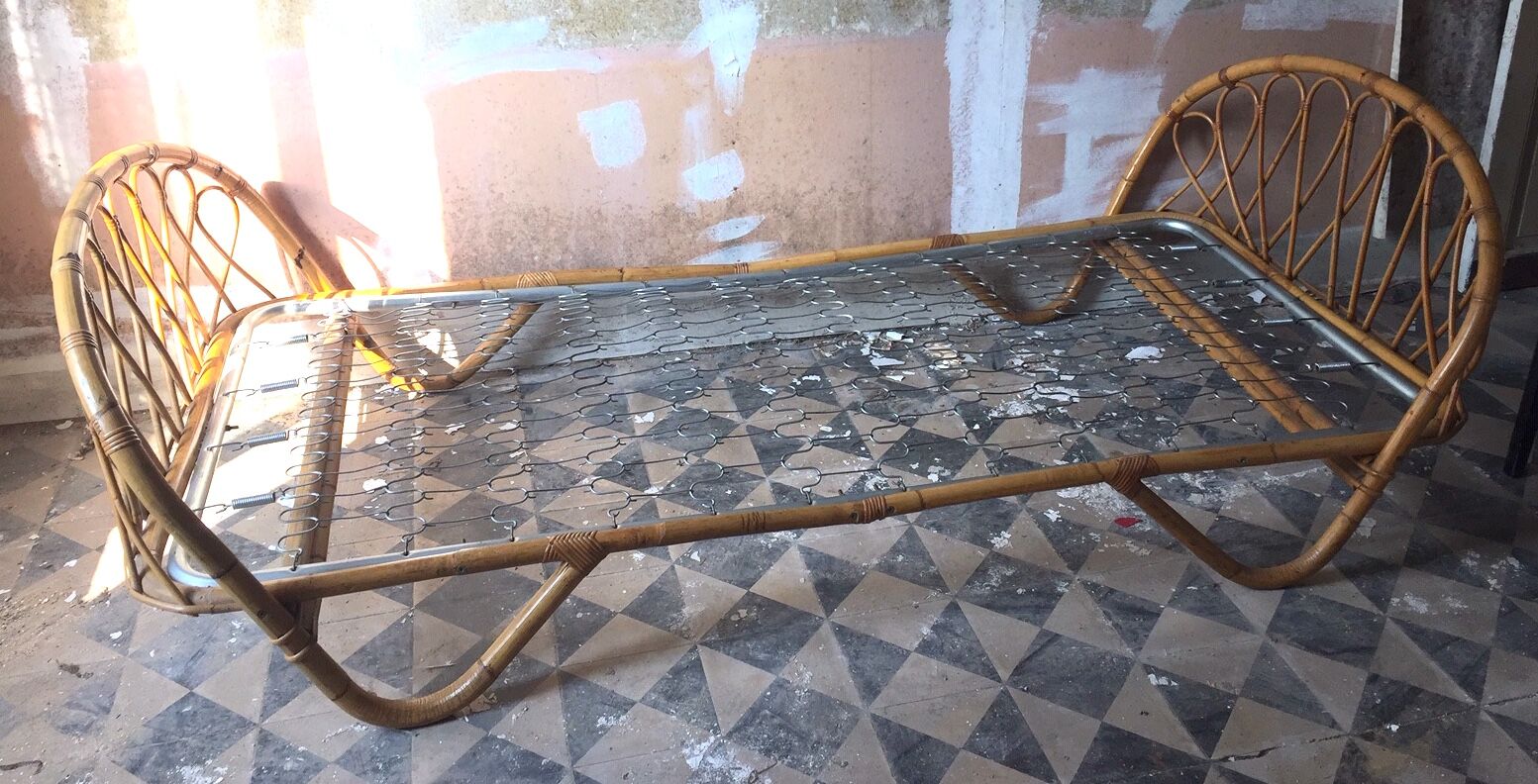 Rattan basket bed of the years 60