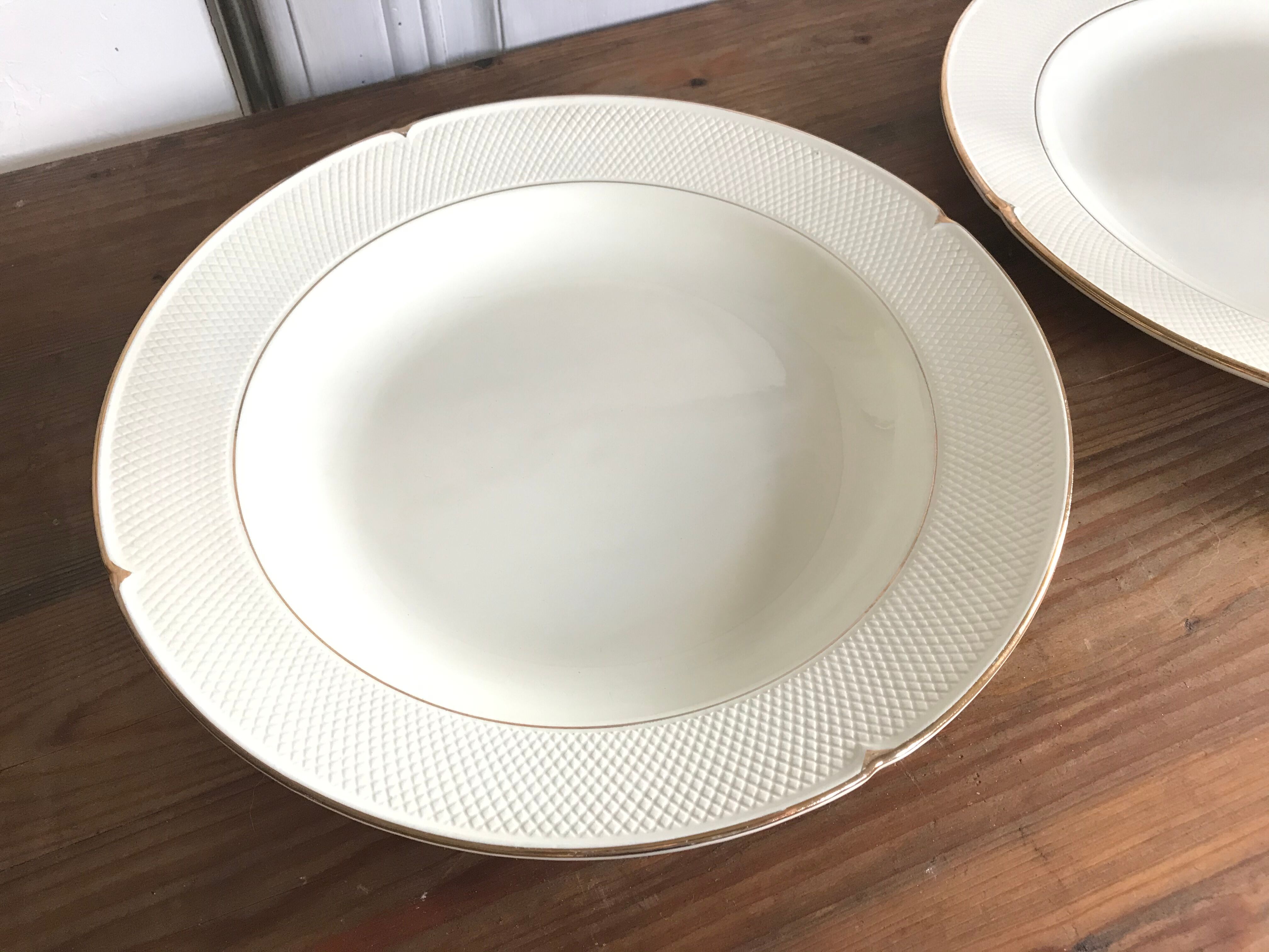 Round plates Iron Earth Salins