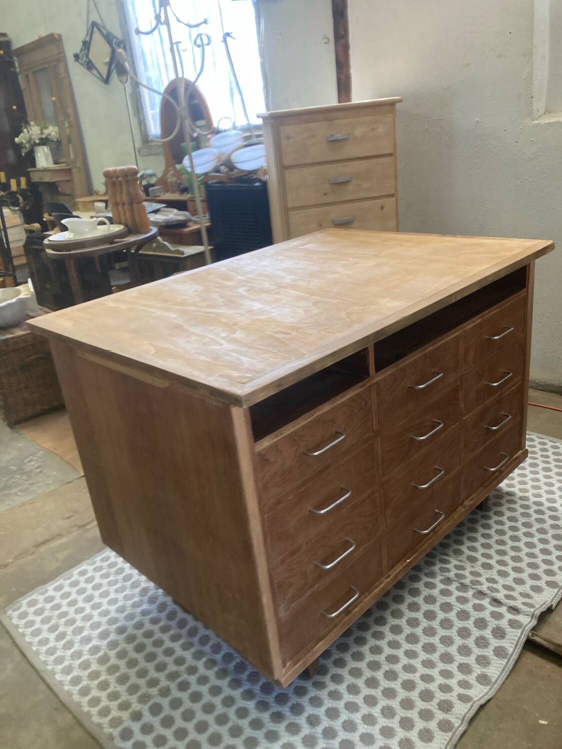Counter, trade cabinet with drawers