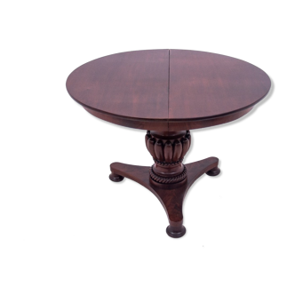 Antique table with round top, Western Europe, early 20th century