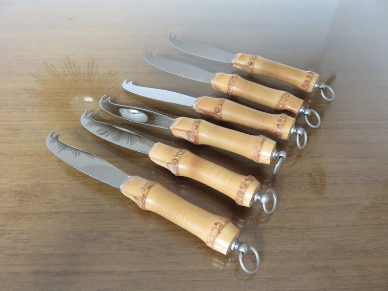 Set of 6 cheese knives, bamboo handle 60s