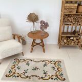 Floral wool carpet