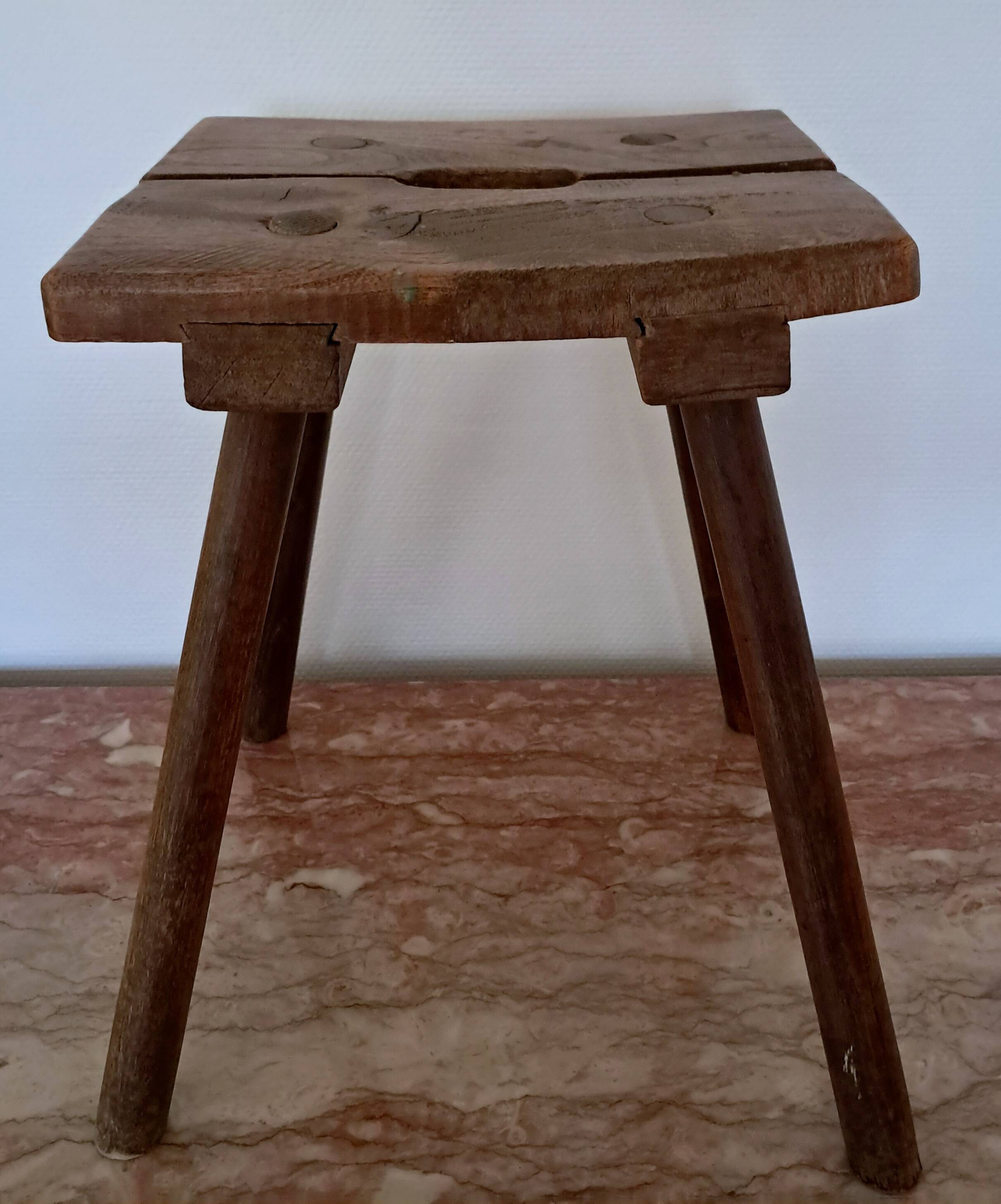 Tabouret de traite, art paysan (XIXe siècle)