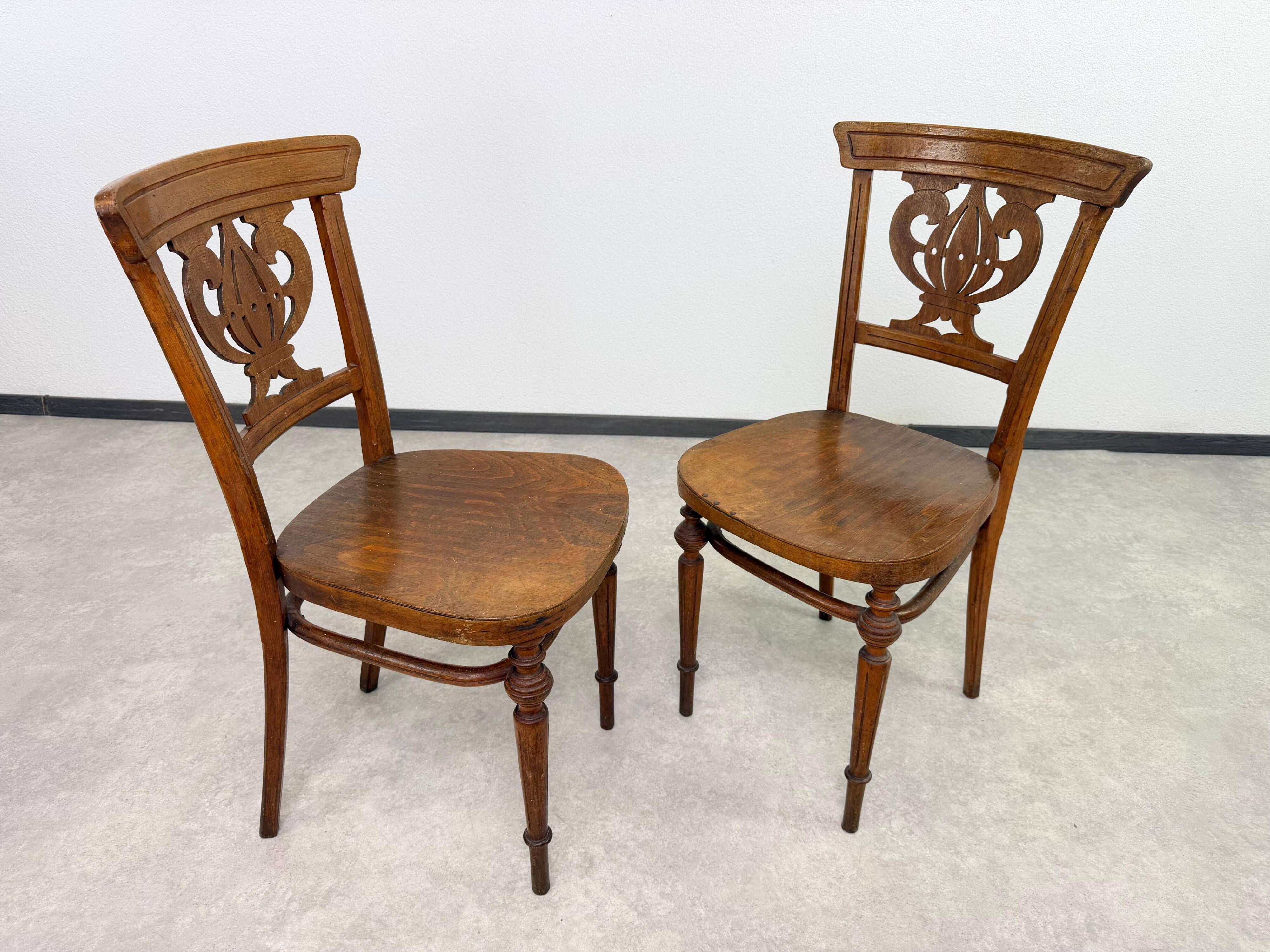 Set of Thonet bentwood dining chairs, in the Vienna Secession style, period.