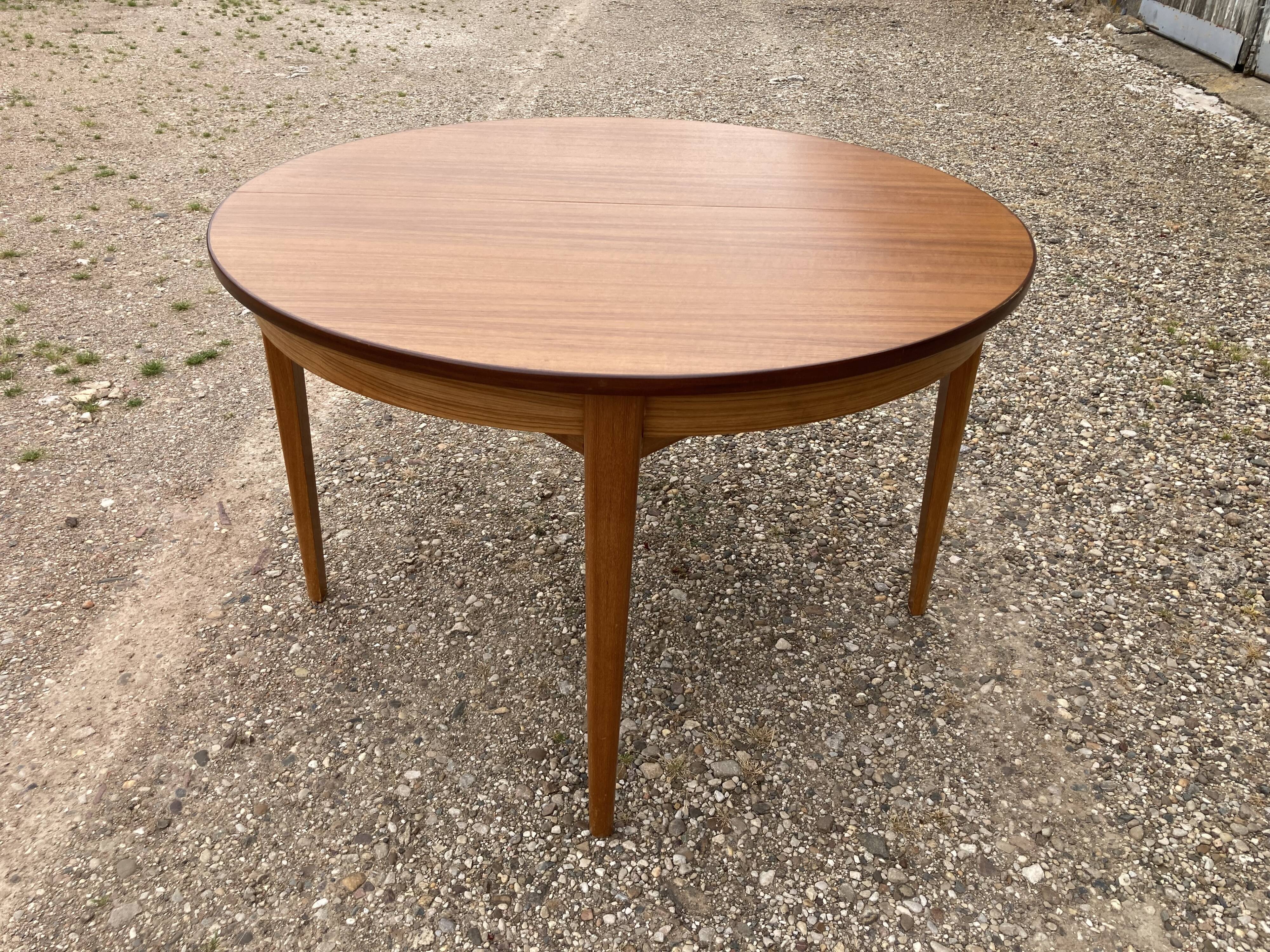 Scandinavian round table with extension