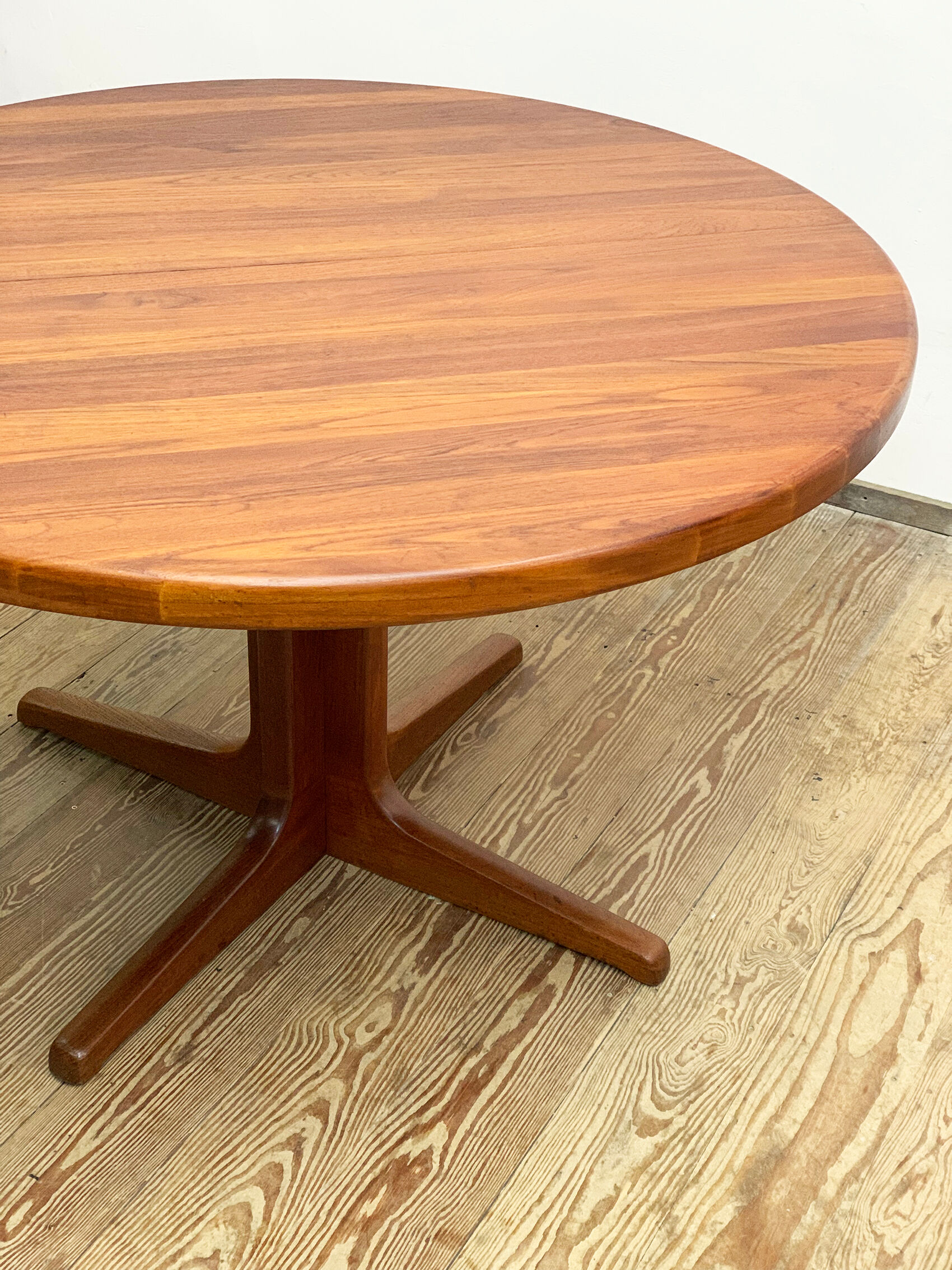 Round Mid Century Dining Table made out of massice teak wood, Denmark, 1970s