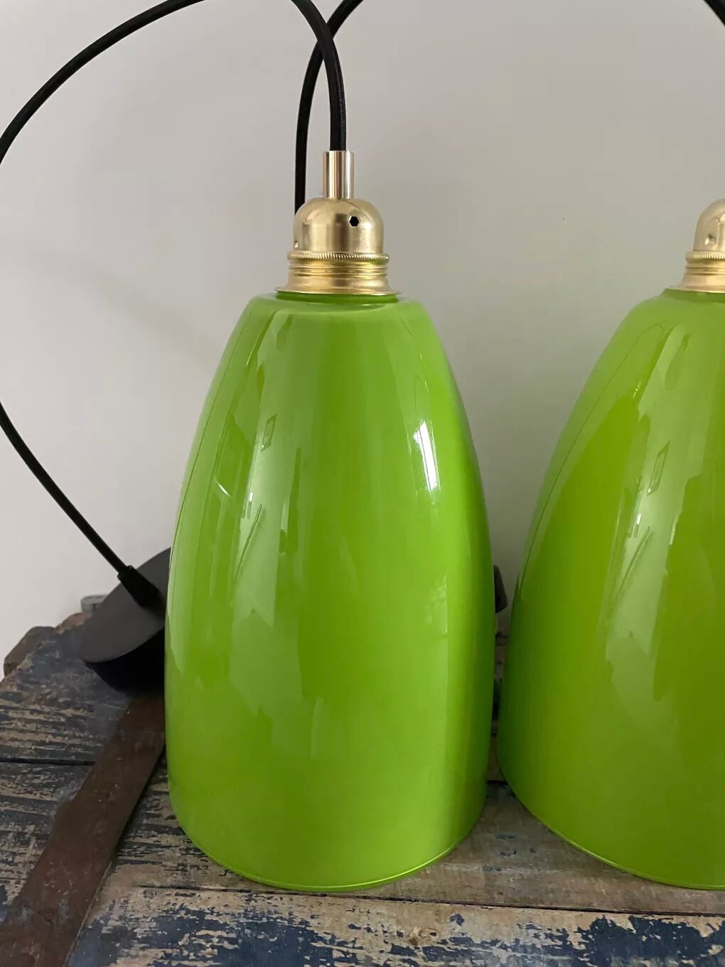Set of four new electrified green opaline suspensions