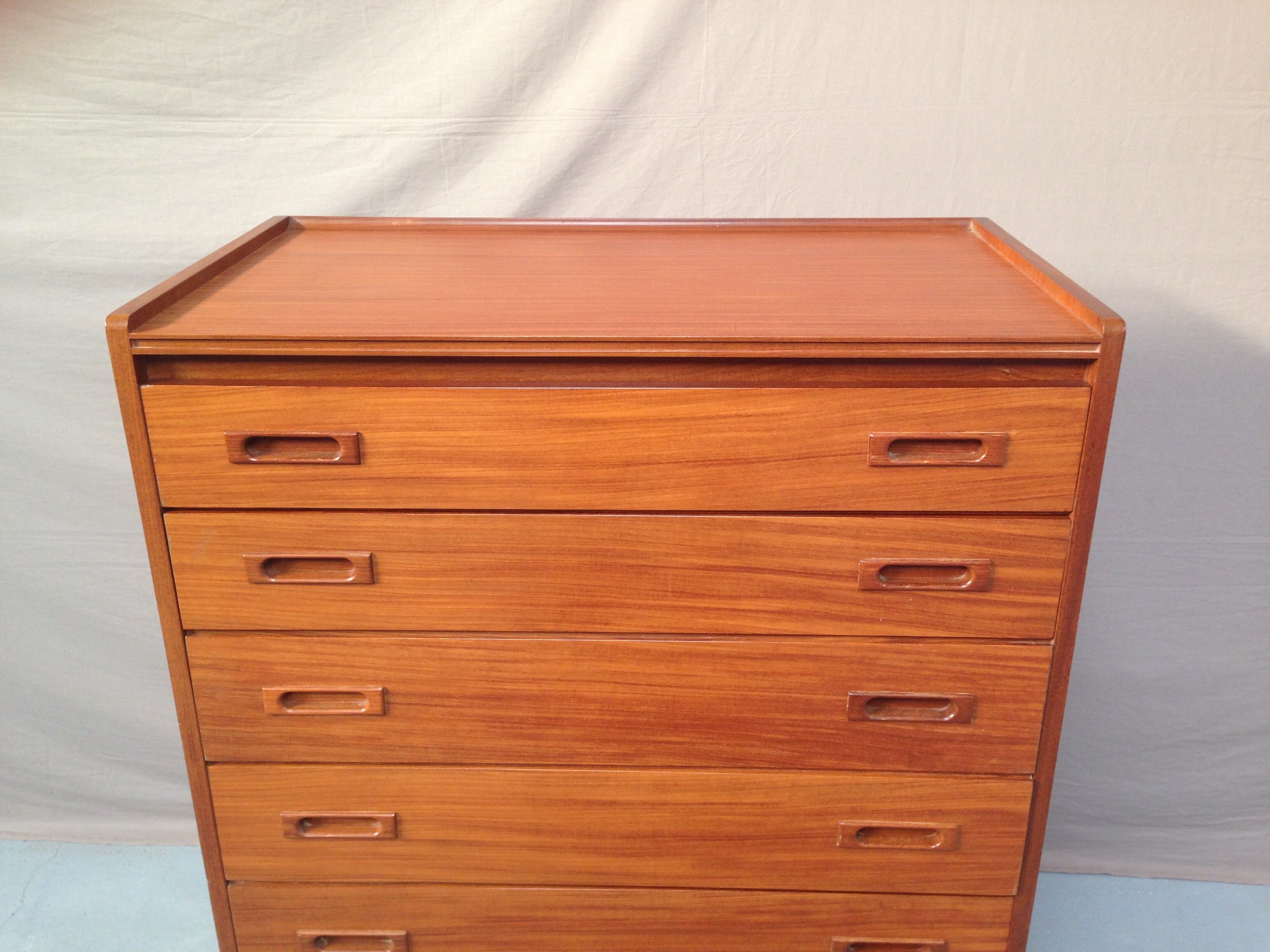 Commode vintage
