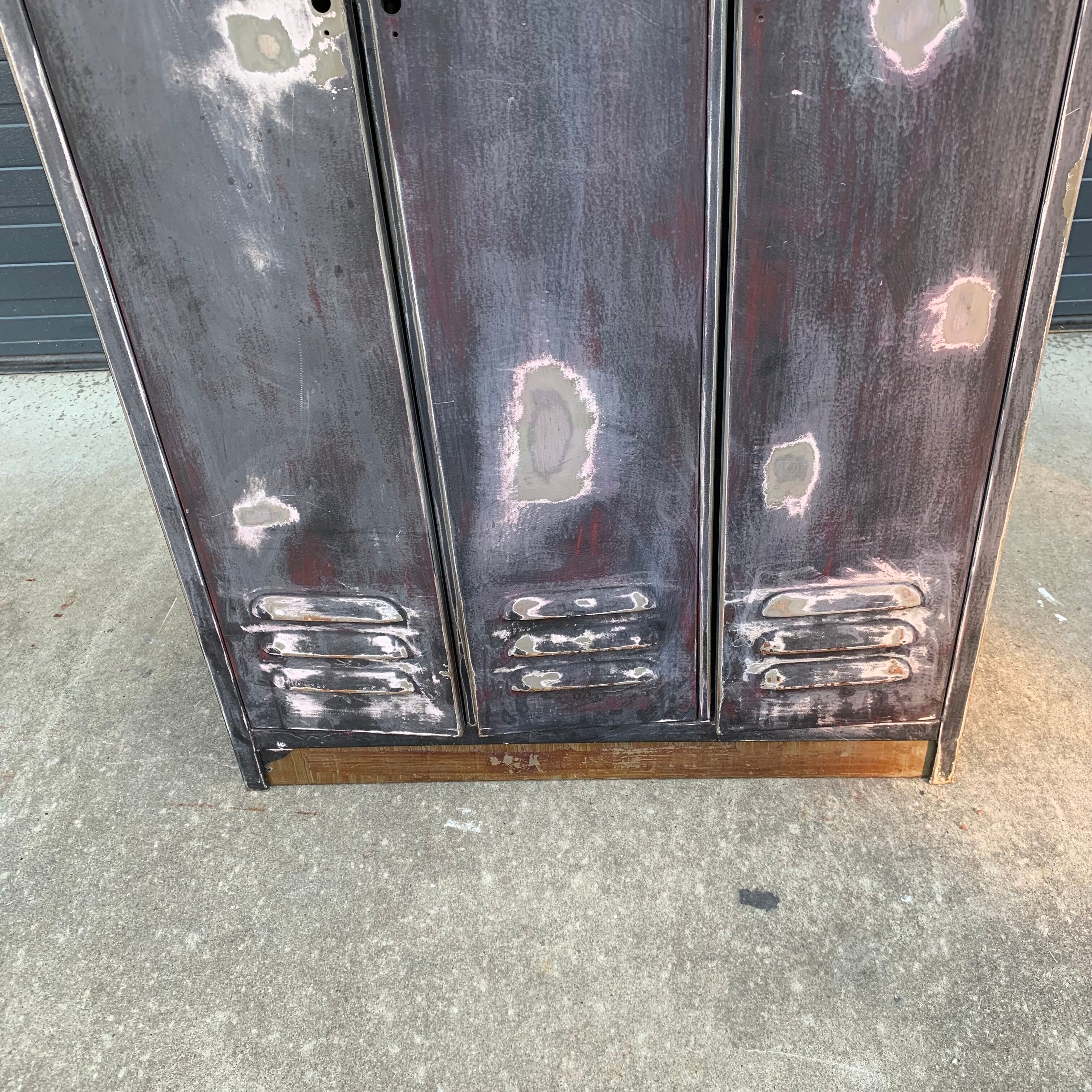 Industrial locker cabinet