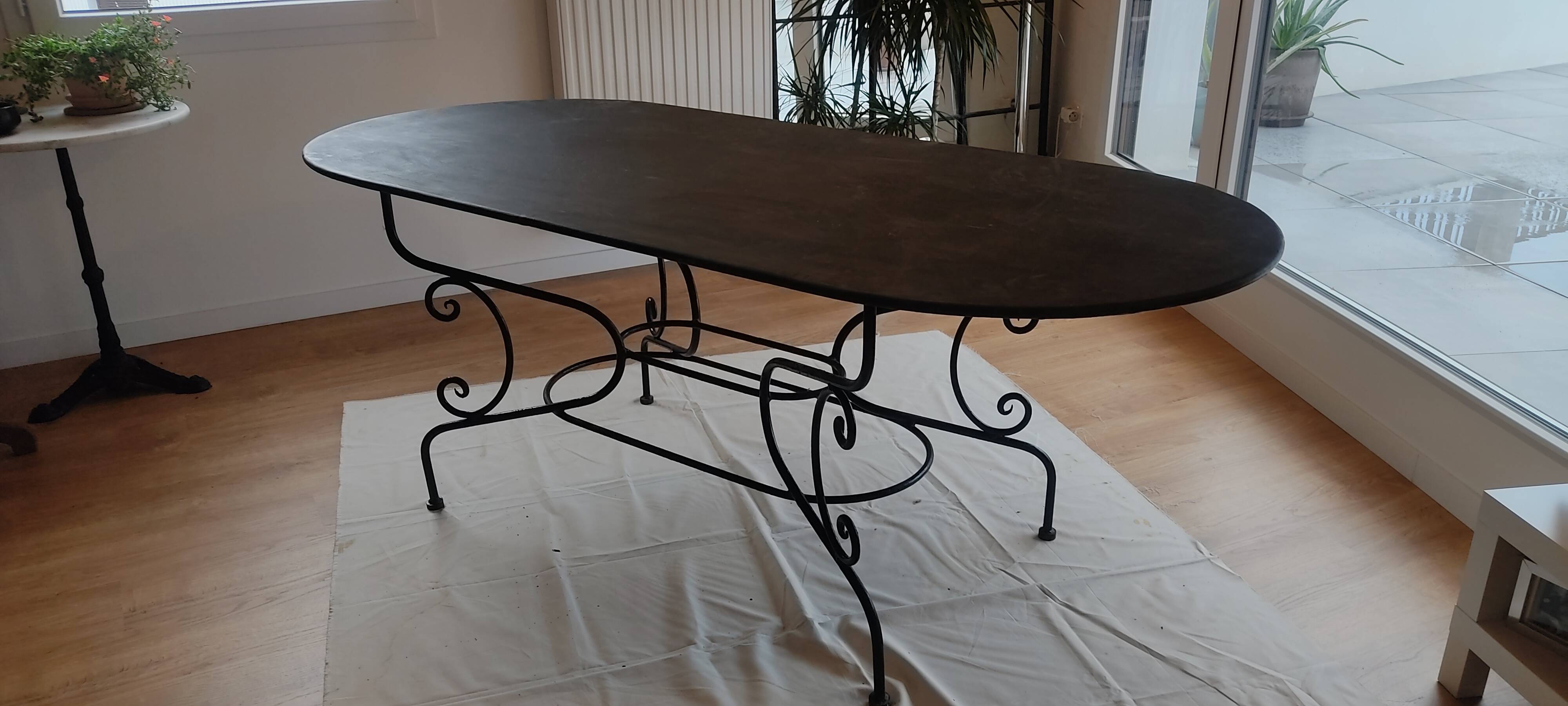 Table de jardin en métal