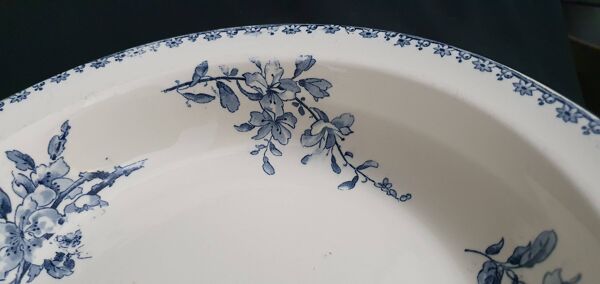 Plat creux rond ''Favori'' Sarreguemines bleu
