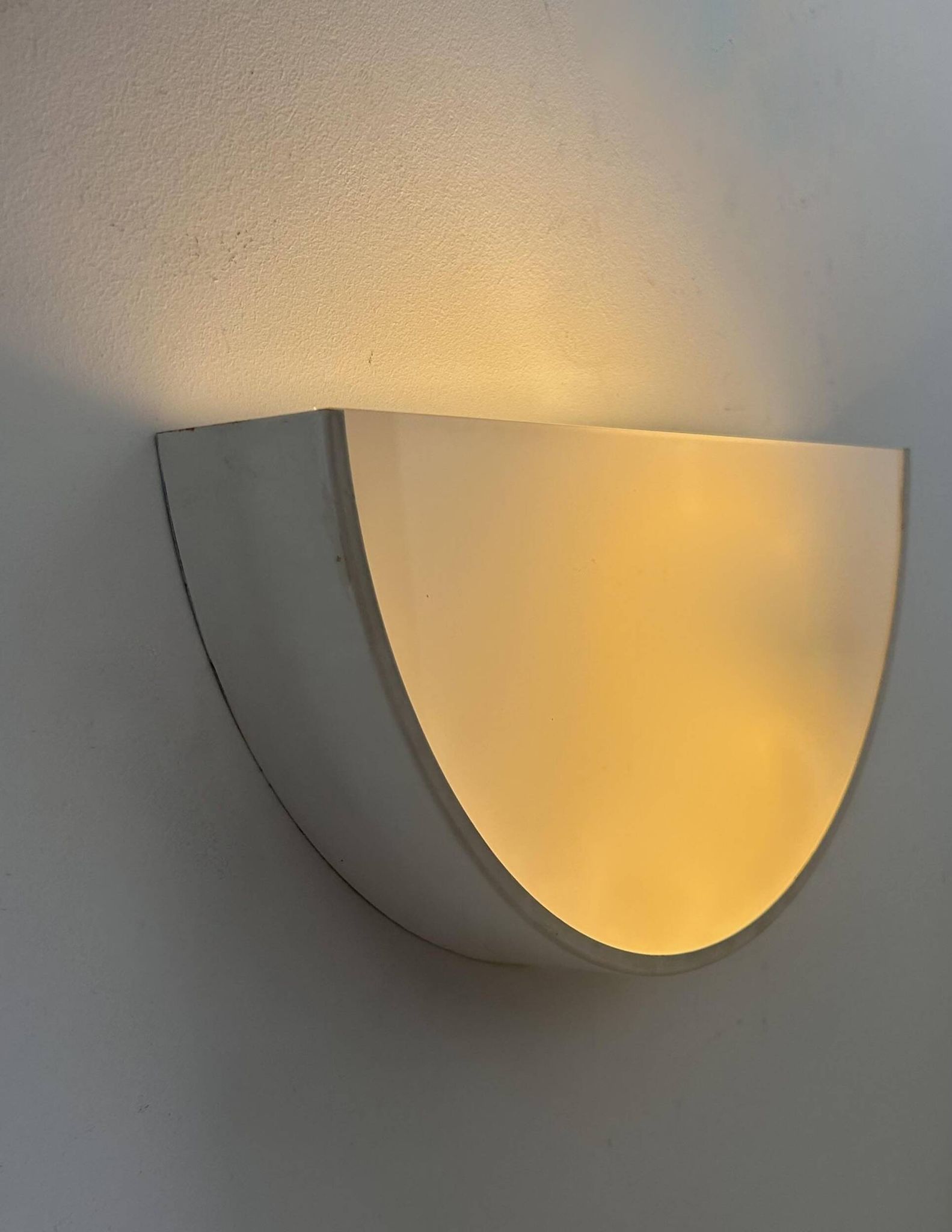 Vintage half-circle wall lamp, white lacquered metal and opaline glass, France 1970