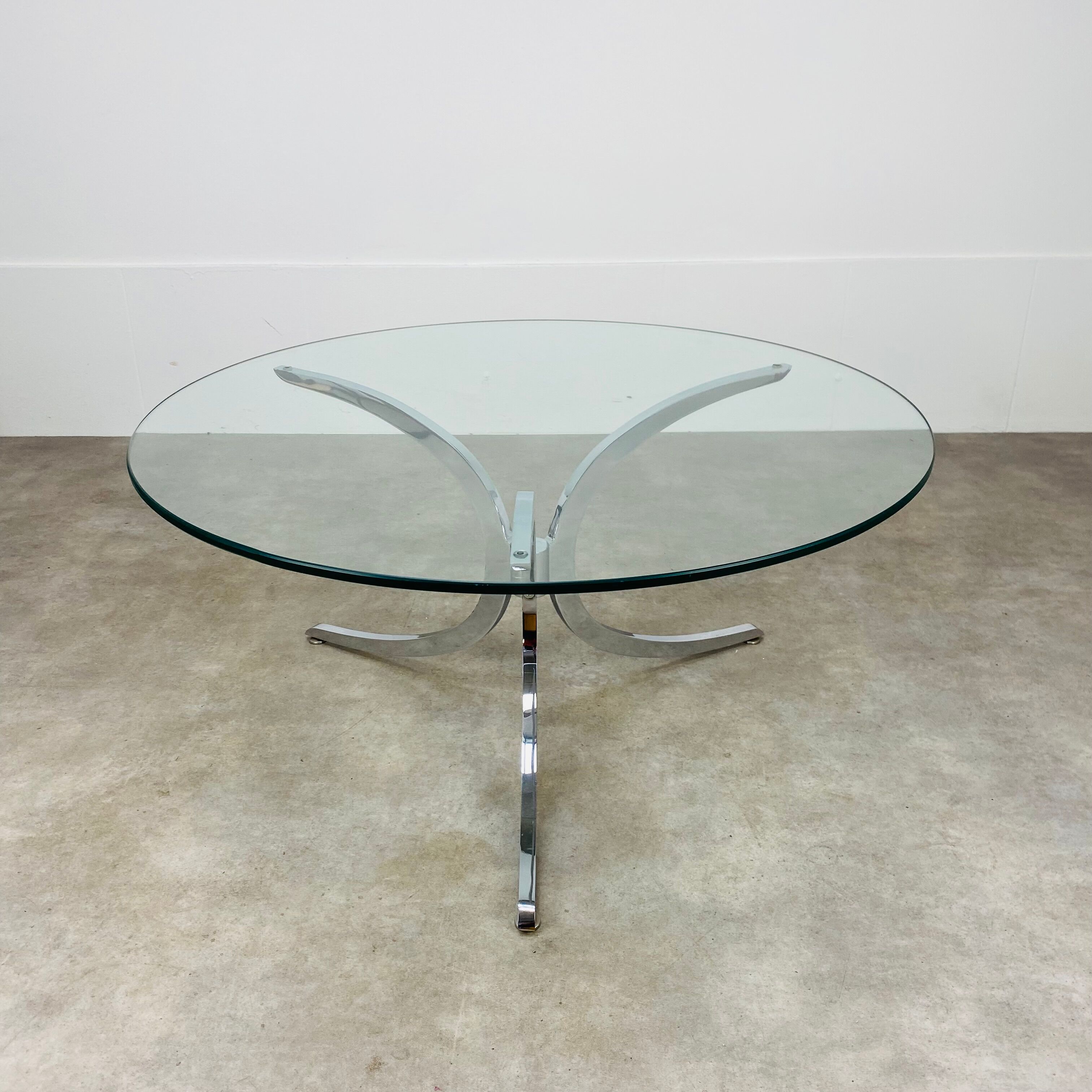 Table basse ronde chrome et verre années 70