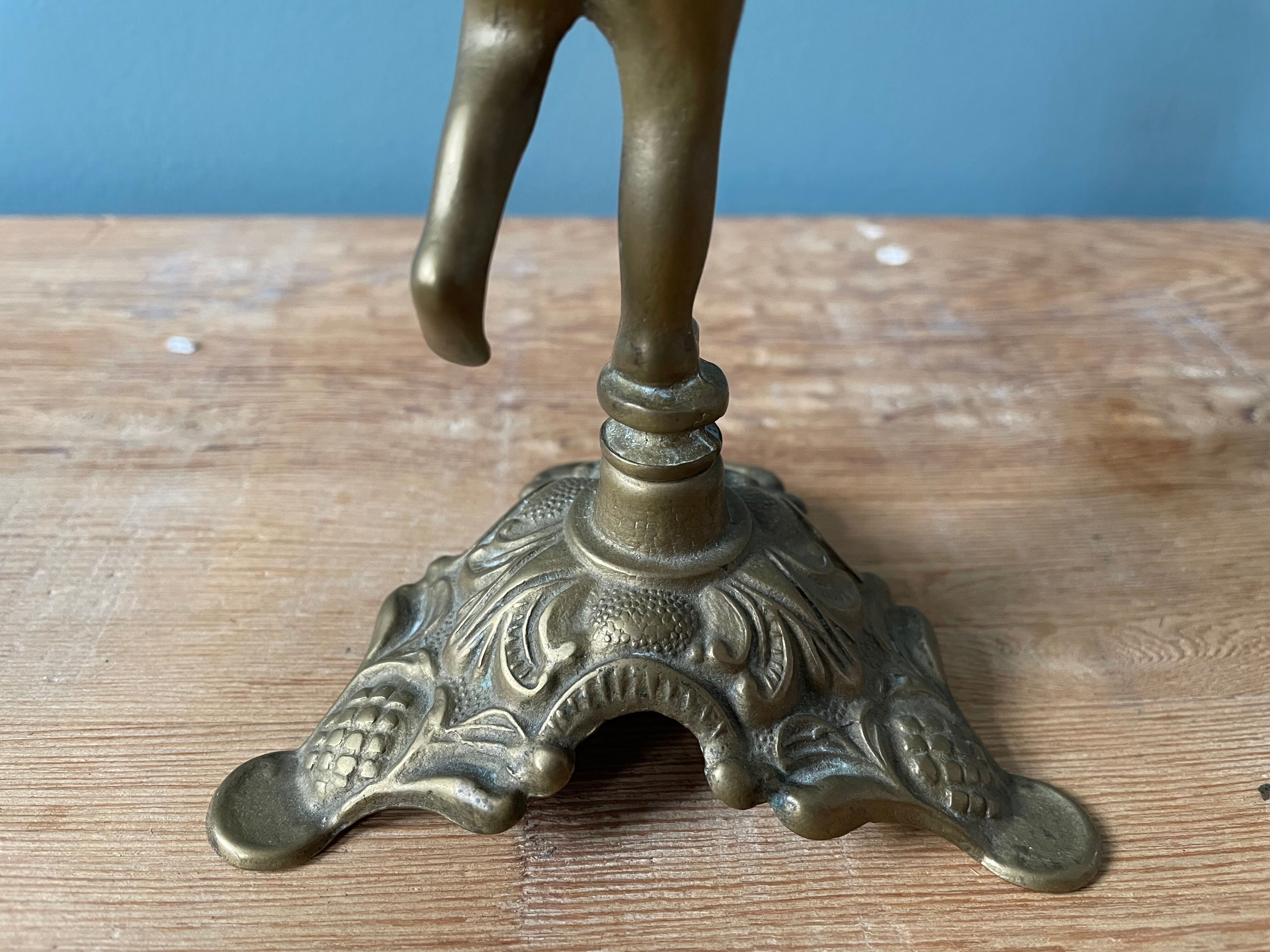 Old candlestick candlestick cherub in bronze