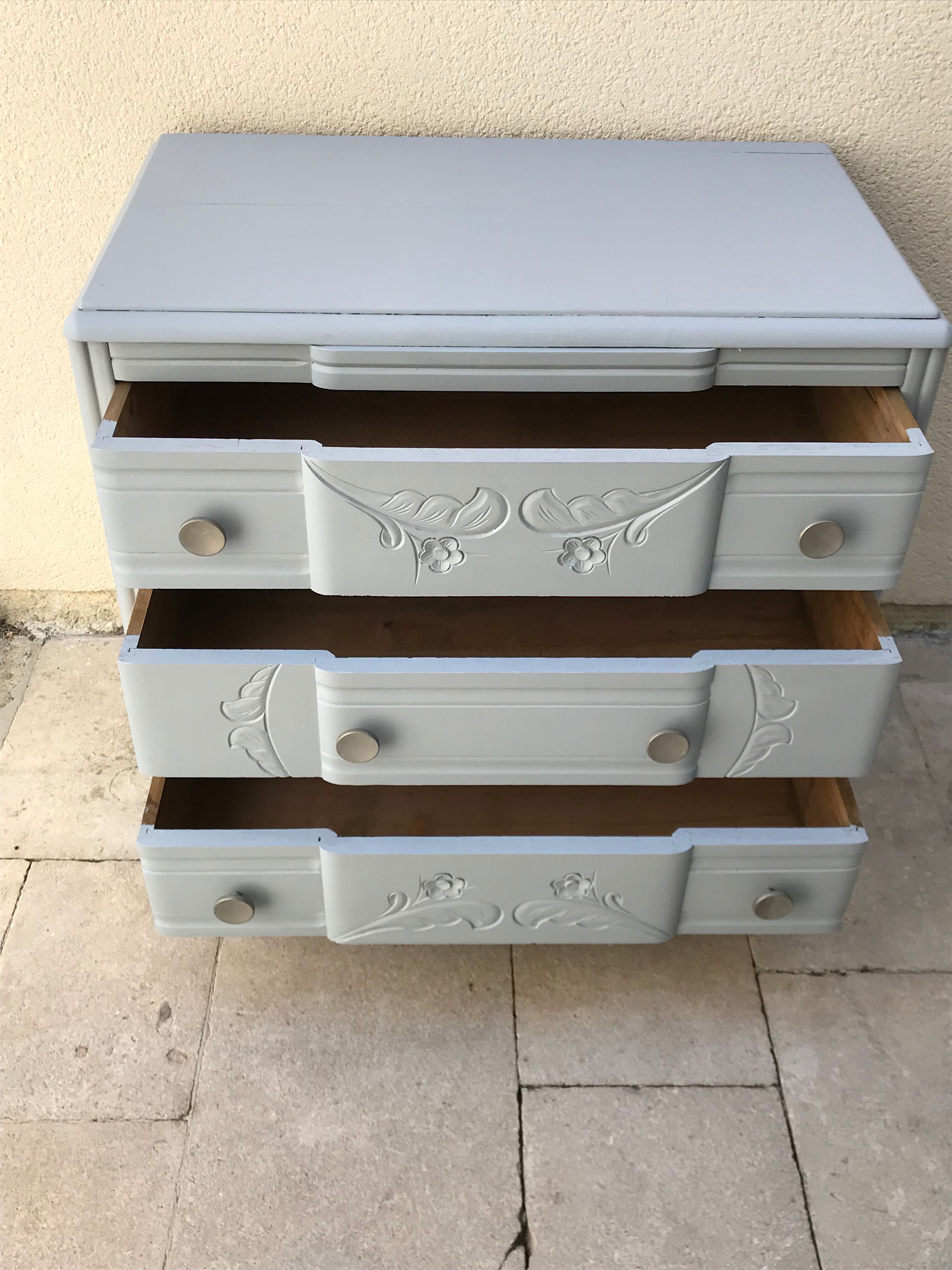 Dresser 30s renovated in zinged grey