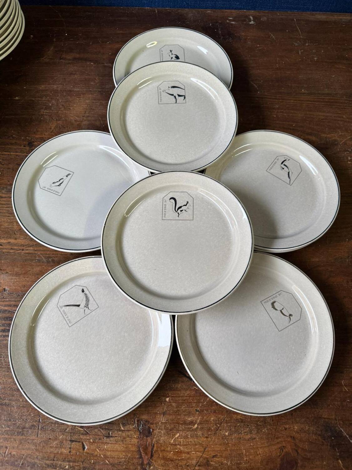 Art Deco hunting service, 22 pieces in ceramic.