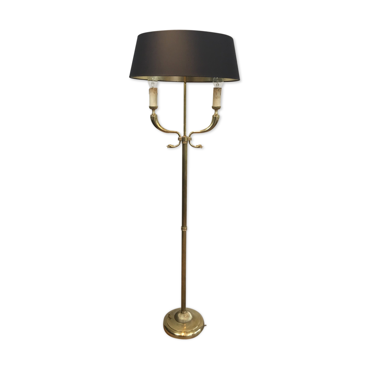 Lampadaire de parquet de style néoclassique en laiton à têtes de dauphins - Bon état sur Selency