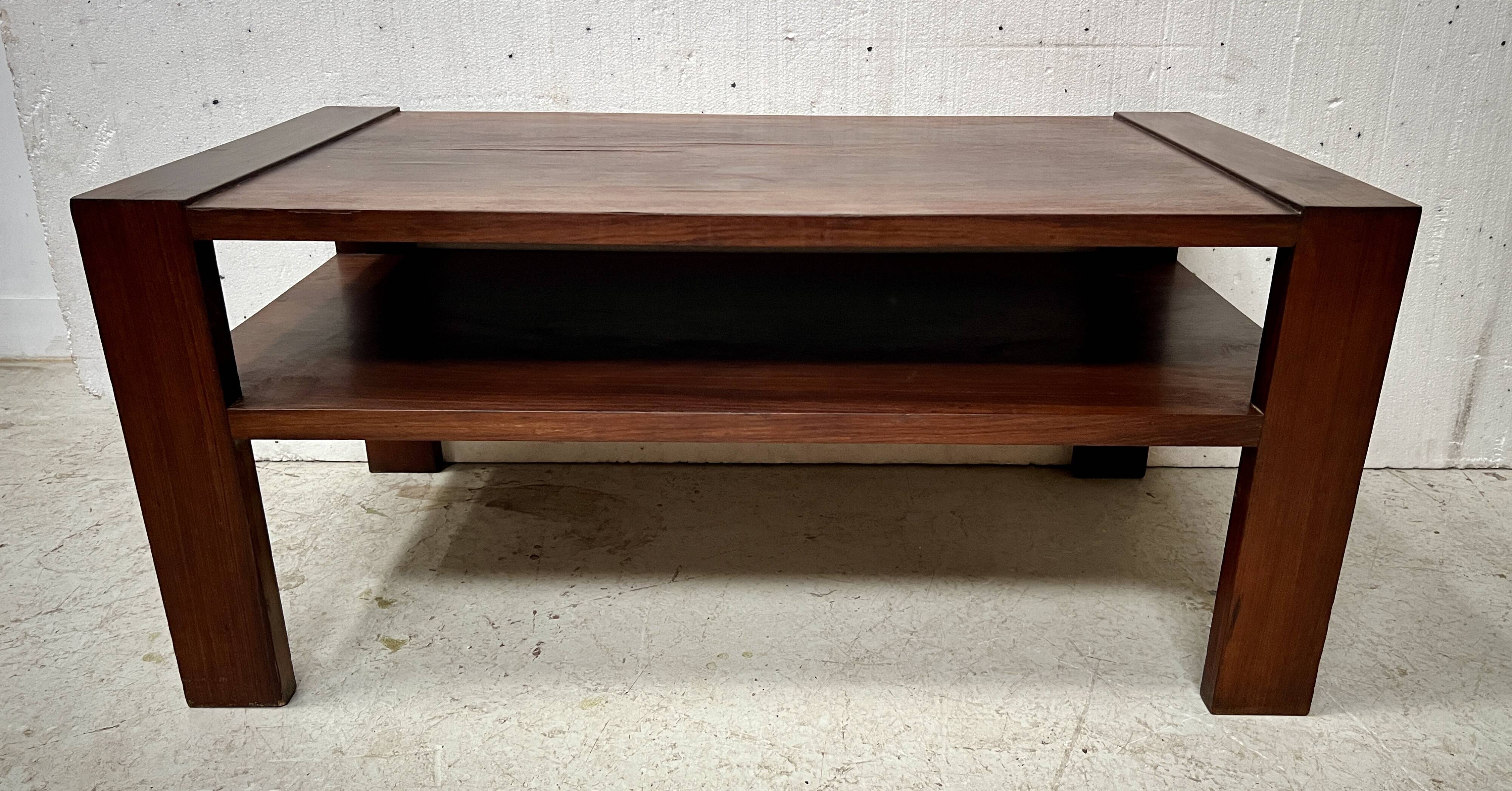 Art Deco coffee table in mahogany and veneer 20th century