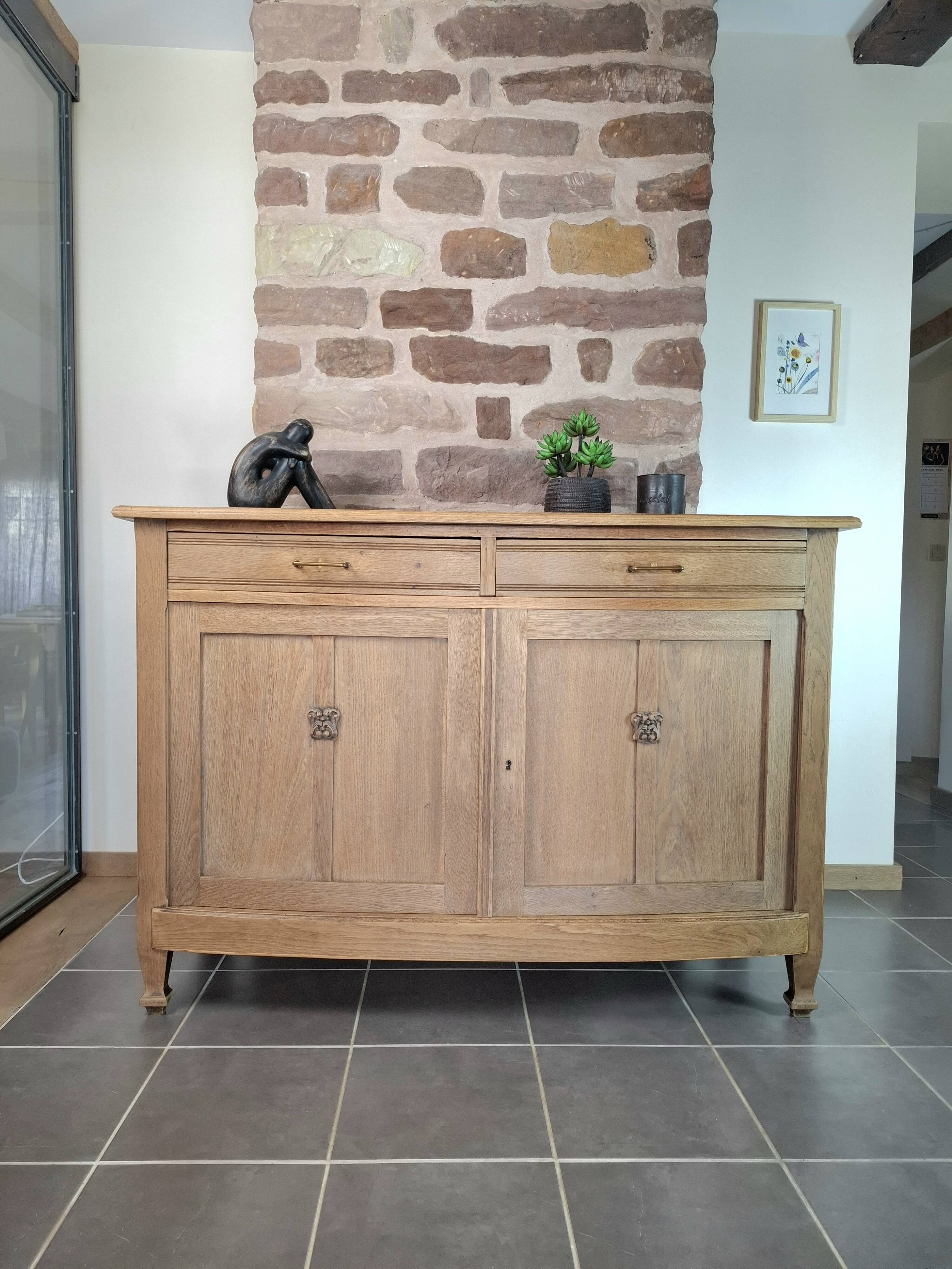Justin, the understated and chic buffet in solid oak.