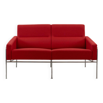 Airport Sofa Modell 3300 by Arne Jacobsen for Fritz Hansen