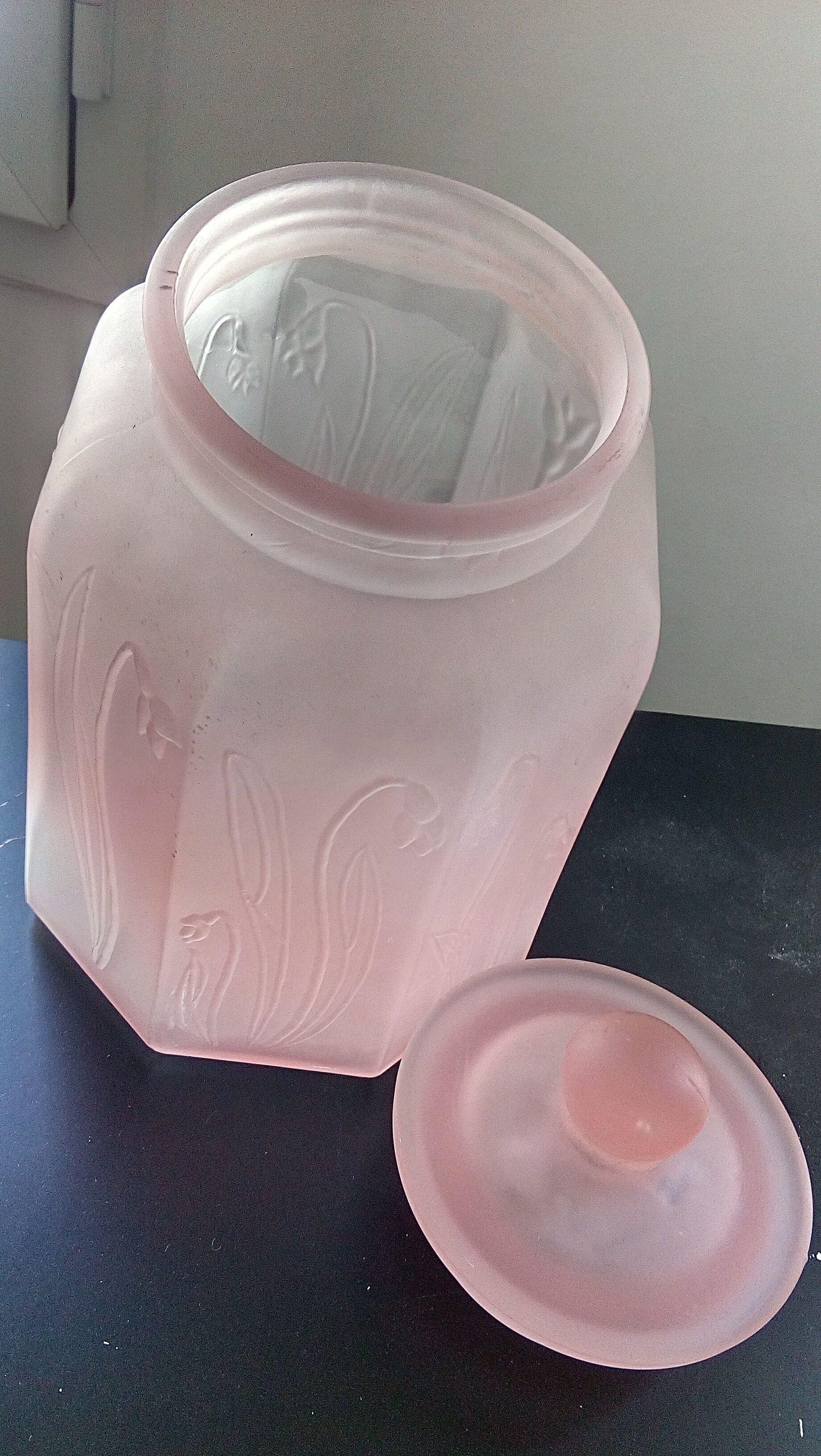 Pink clouded cotton pot