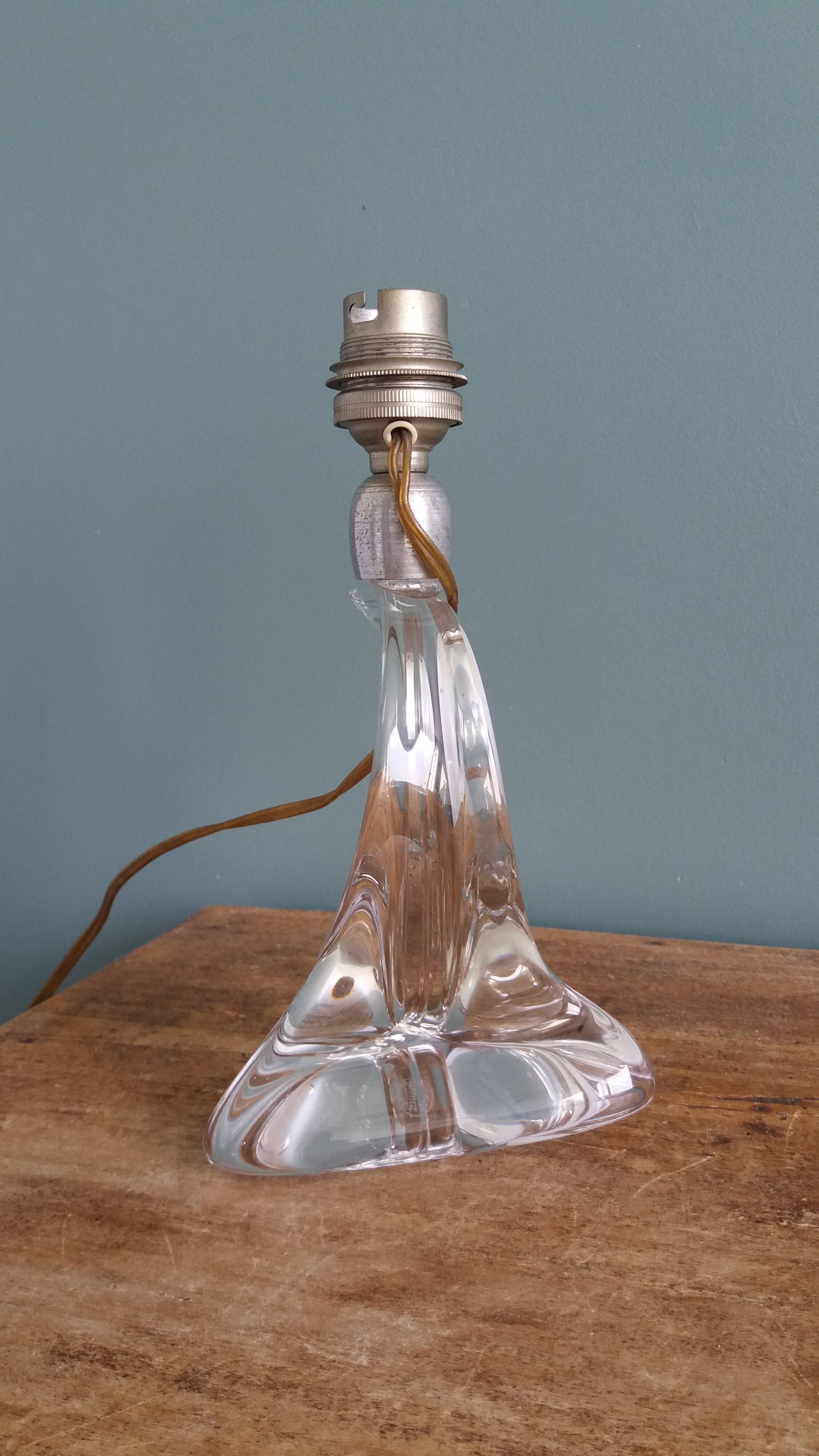 Saint-Louis crystal lamp with a free-form wave base.