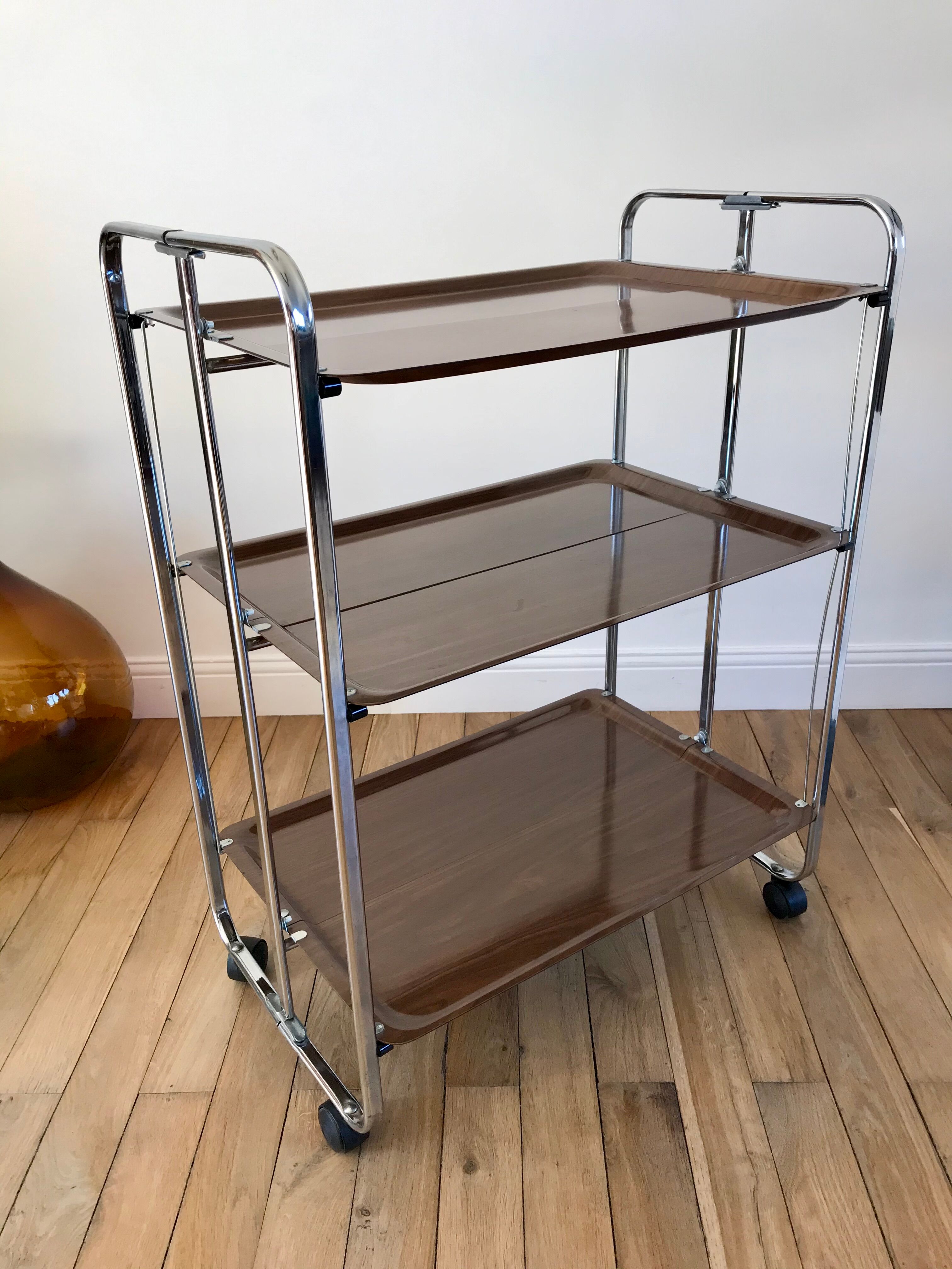 Service in formica and folding chrome 70s