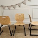 Chaise enfant appui sur table