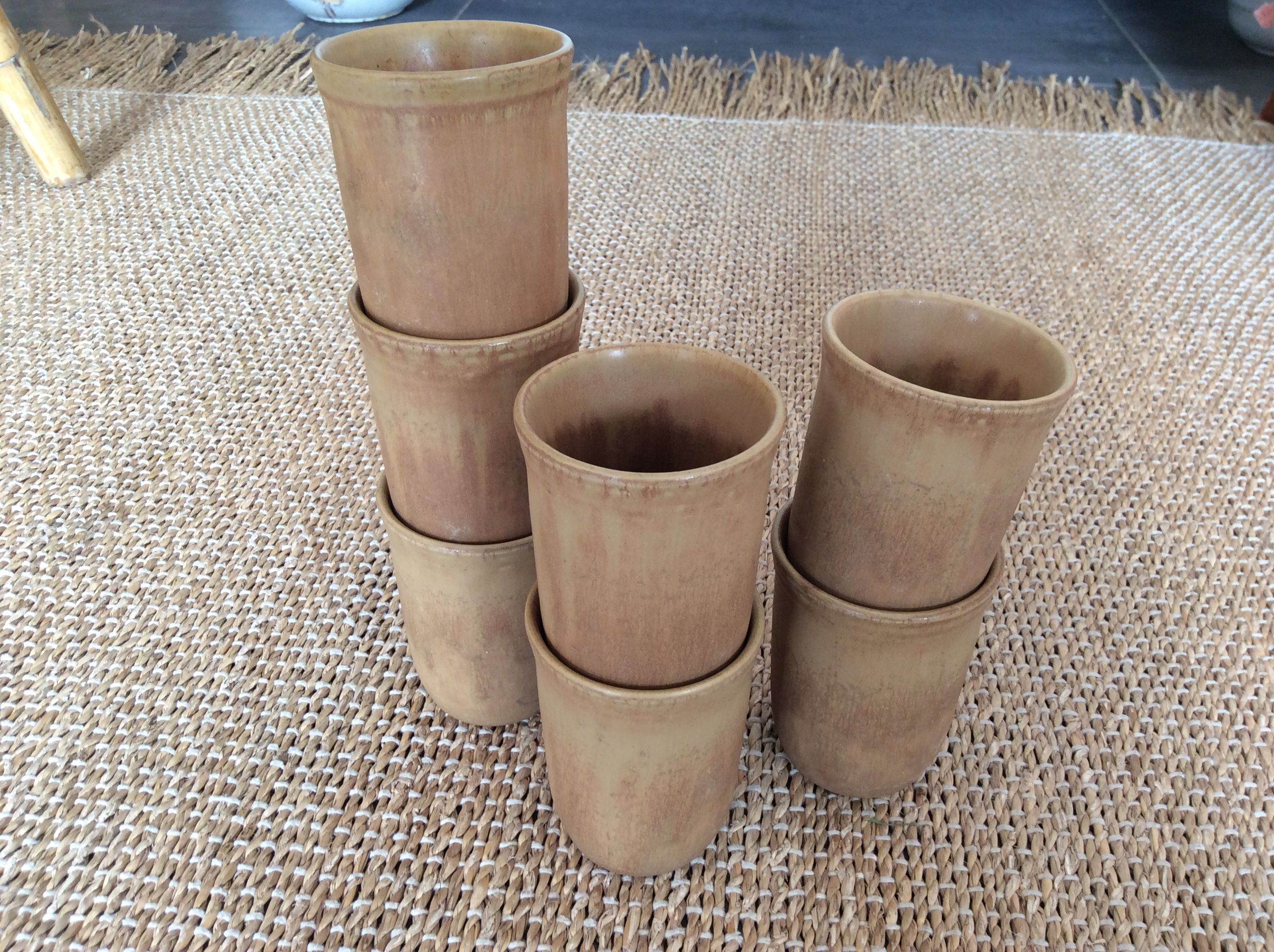 7 tasses en grès