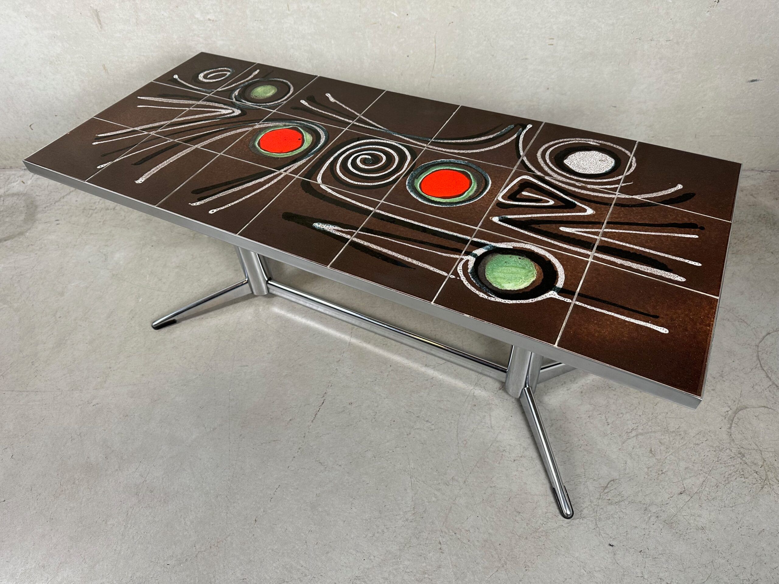 Table basse des années 50 – céramique et chrome